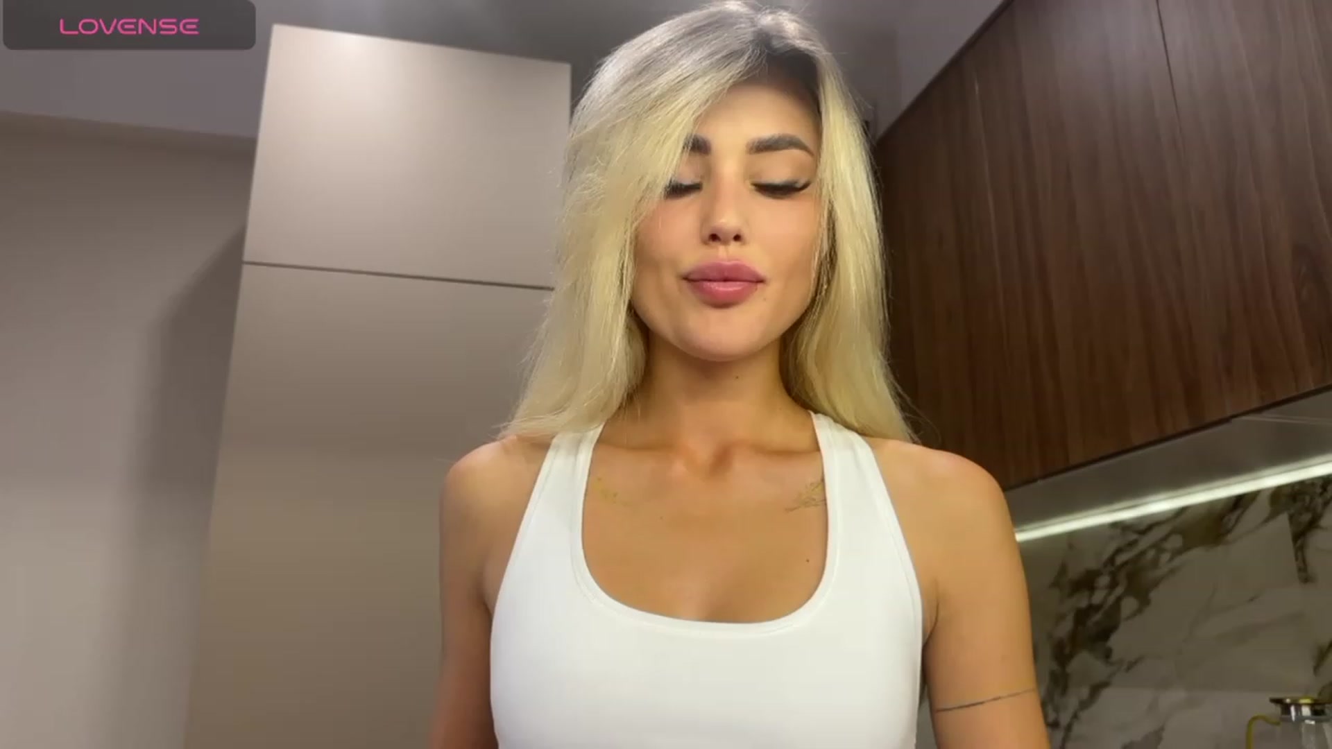 Gallery image thumbnail from Betty_xoxo's myfreecams stream on, 10/02/2023, 15:35 image 2 of 20