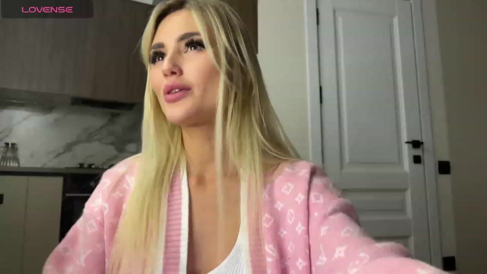 Gallery image thumbnail from Betty_xoxo's myfreecams stream on, 10/06/2023, 16:47 image 13 of 20