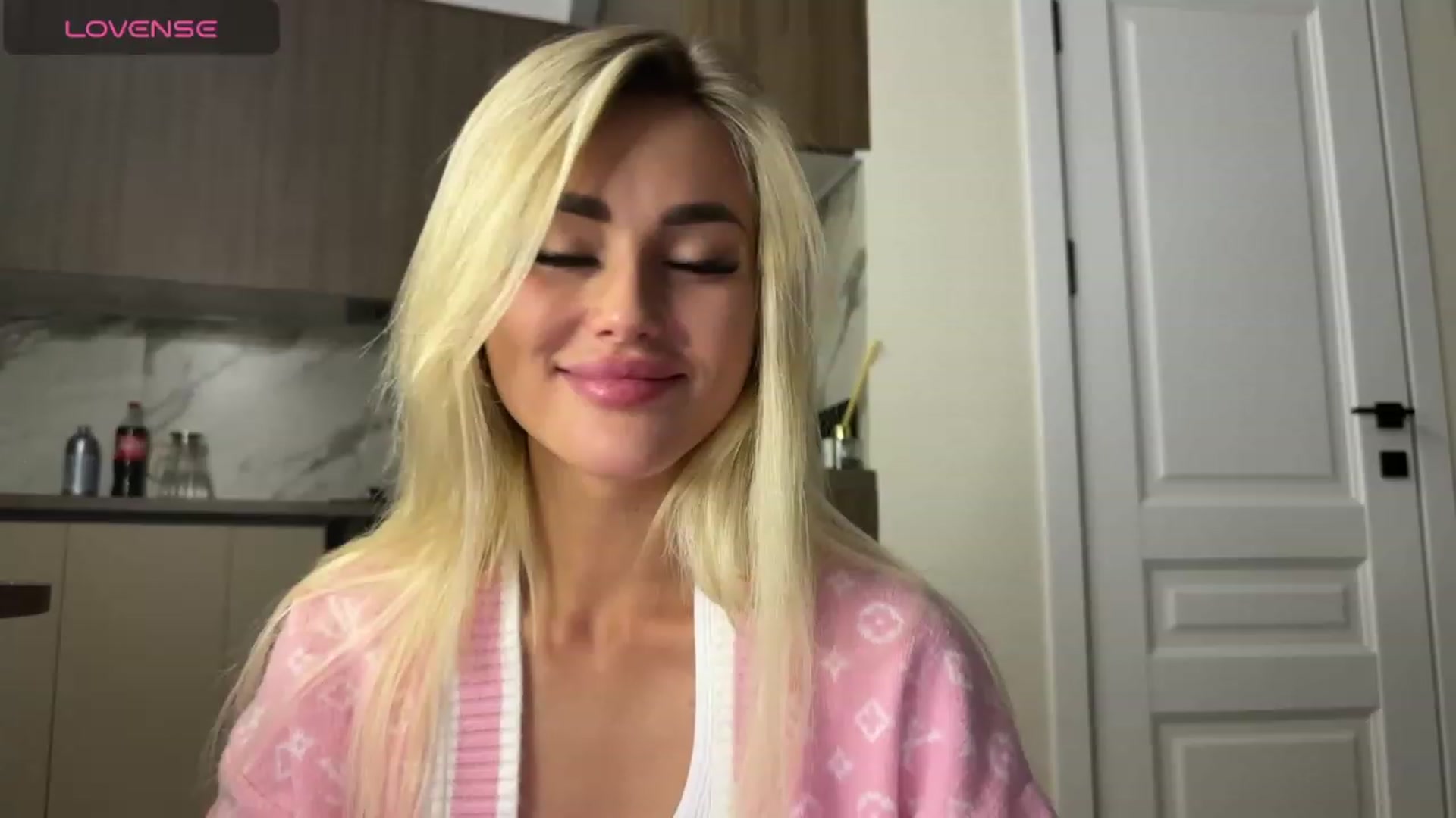 Gallery image thumbnail from Betty_xoxo's myfreecams stream on, 10/06/2023, 16:47 image 9 of 20