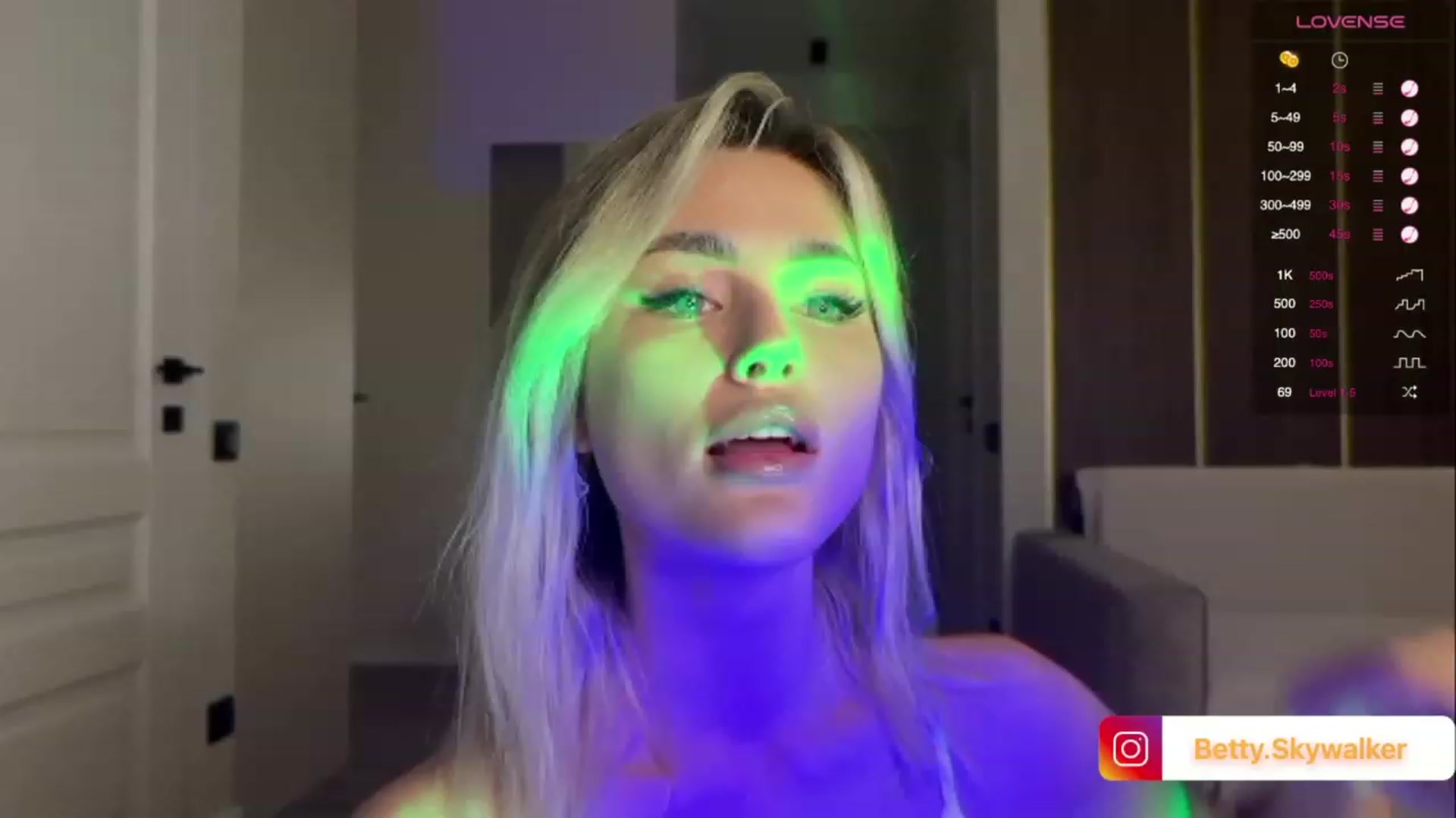 Gallery image thumbnail from Betty_xoxo's myfreecams stream on, 01/07/2024, 17:28 image 1 of 20