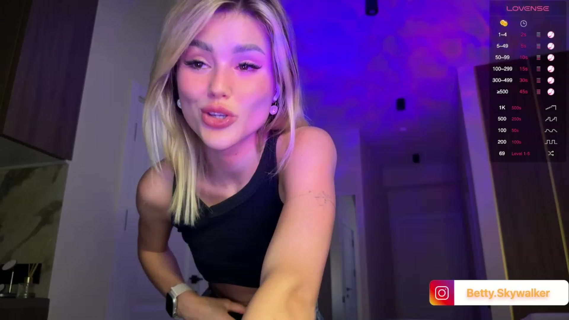 Gallery image thumbnail from Betty_xoxo's myfreecams stream on, 01/18/2024, 19:08 image 9 of 20