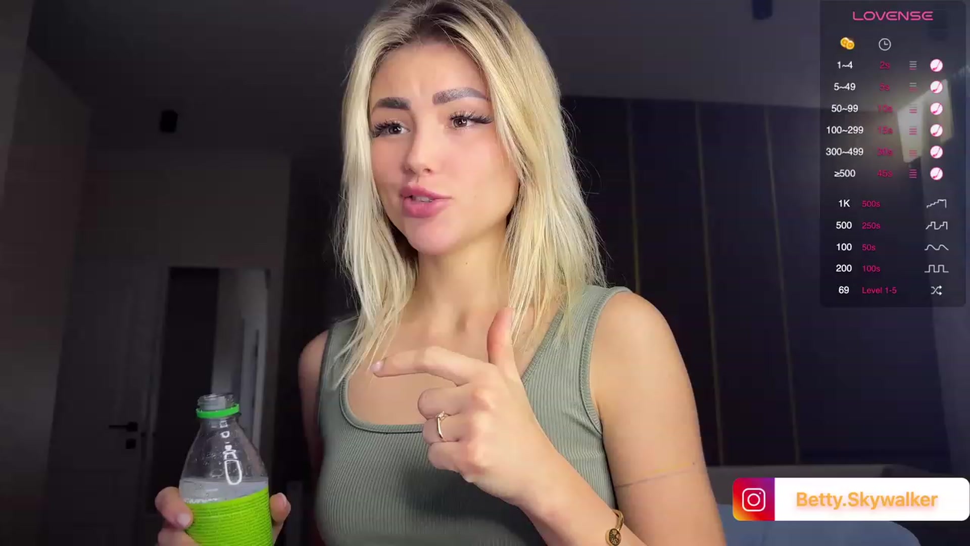 Gallery image thumbnail from Betty_xoxo's myfreecams stream on, 02/04/2024, 18:28 image 17 of 20