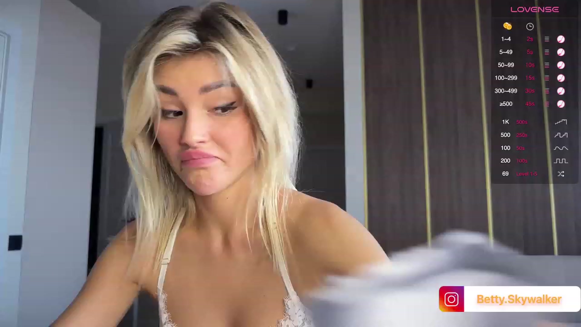Gallery image thumbnail from Betty_xoxo's myfreecams stream on, 02/11/2024, 11:35 image 4 of 20