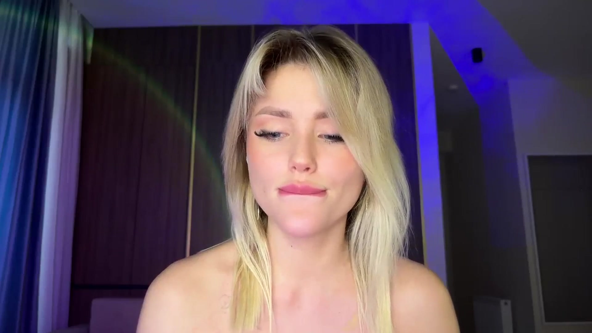 Gallery image thumbnail from Betty_xoxo's myfreecams stream on, 03/16/2024, 09:48 image 10 of 20