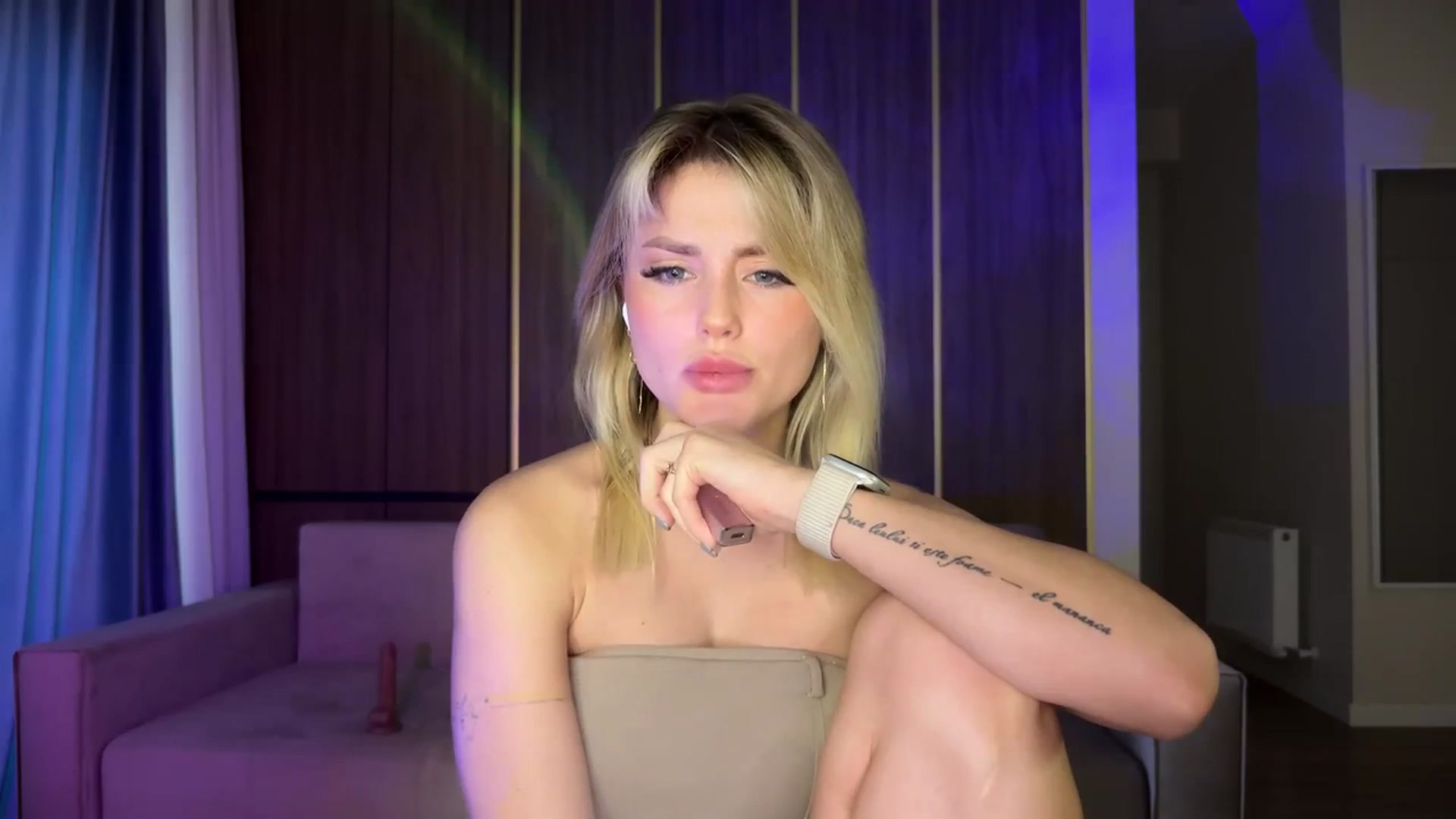 Gallery image thumbnail from Betty_xoxo's myfreecams stream on, 03/16/2024, 09:48 image 12 of 20