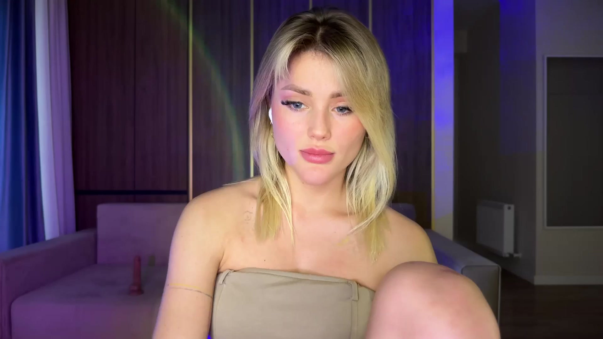 Gallery image thumbnail from Betty_xoxo's myfreecams stream on, 03/16/2024, 09:48 image 6 of 20