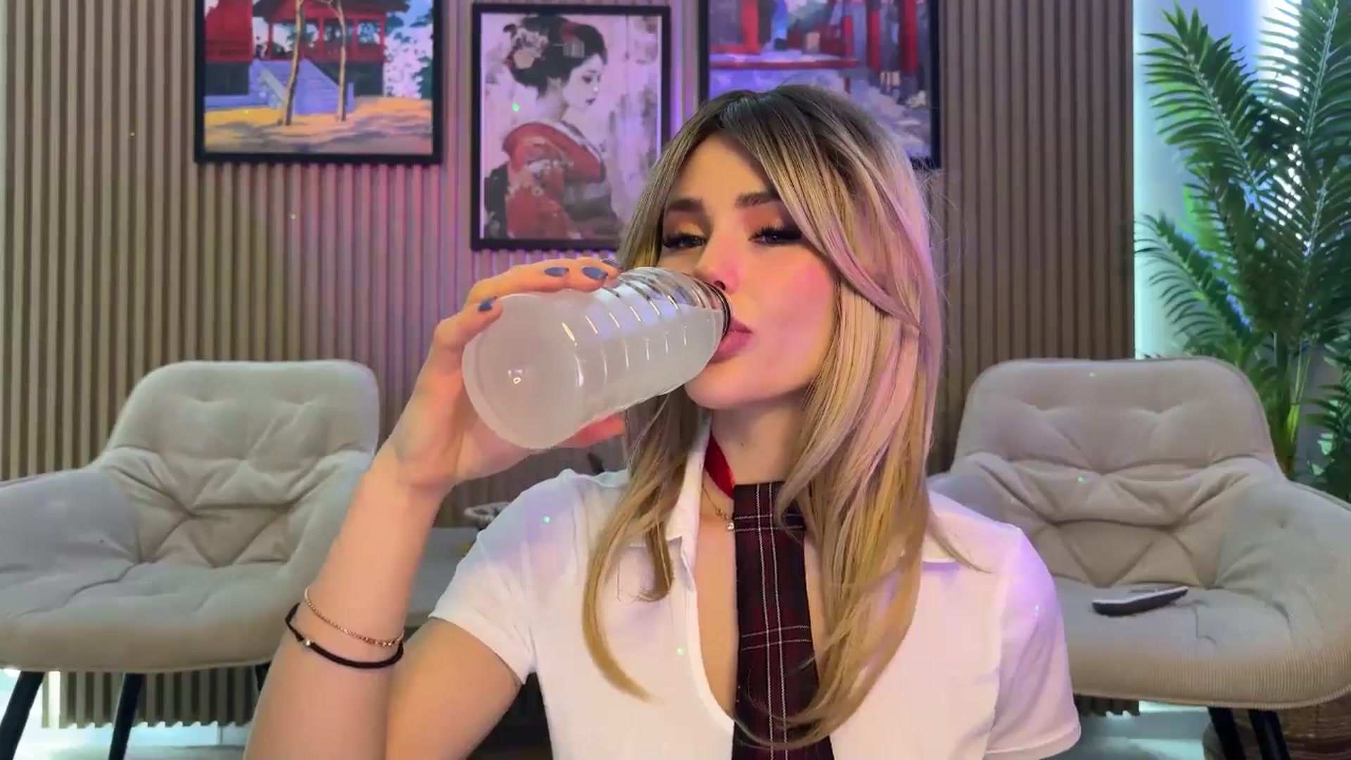 Gallery image thumbnail from Betty_xoxo's myfreecams stream on, 02/14/2025, 09:38 image 4 of 20