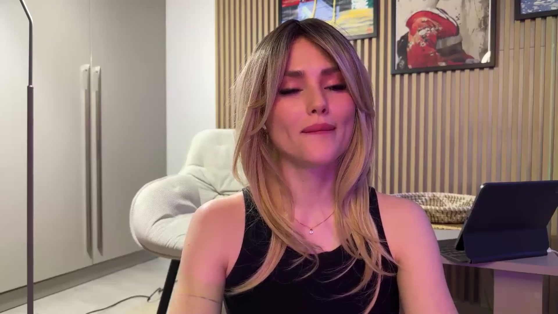 Gallery image thumbnail from Betty_xoxo's myfreecams stream on, 02/17/2025, 09:39 image 9 of 20