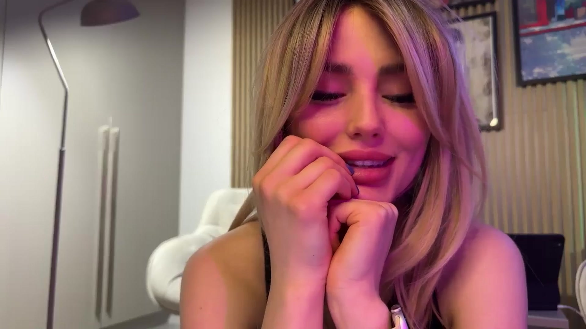 Gallery image thumbnail from Betty_xoxo's myfreecams stream on, 02/17/2025, 09:39 image 18 of 20