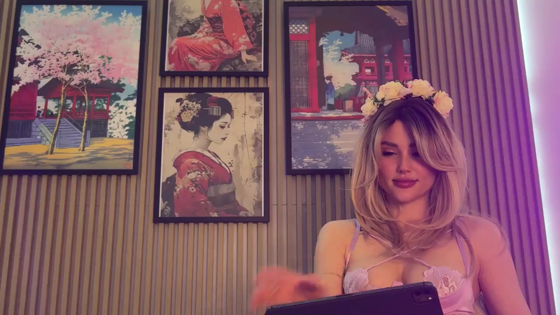 Gallery image thumbnail from Betty_xoxo's myfreecams stream on, 03/17/2025, 08:42 image 6 of 20