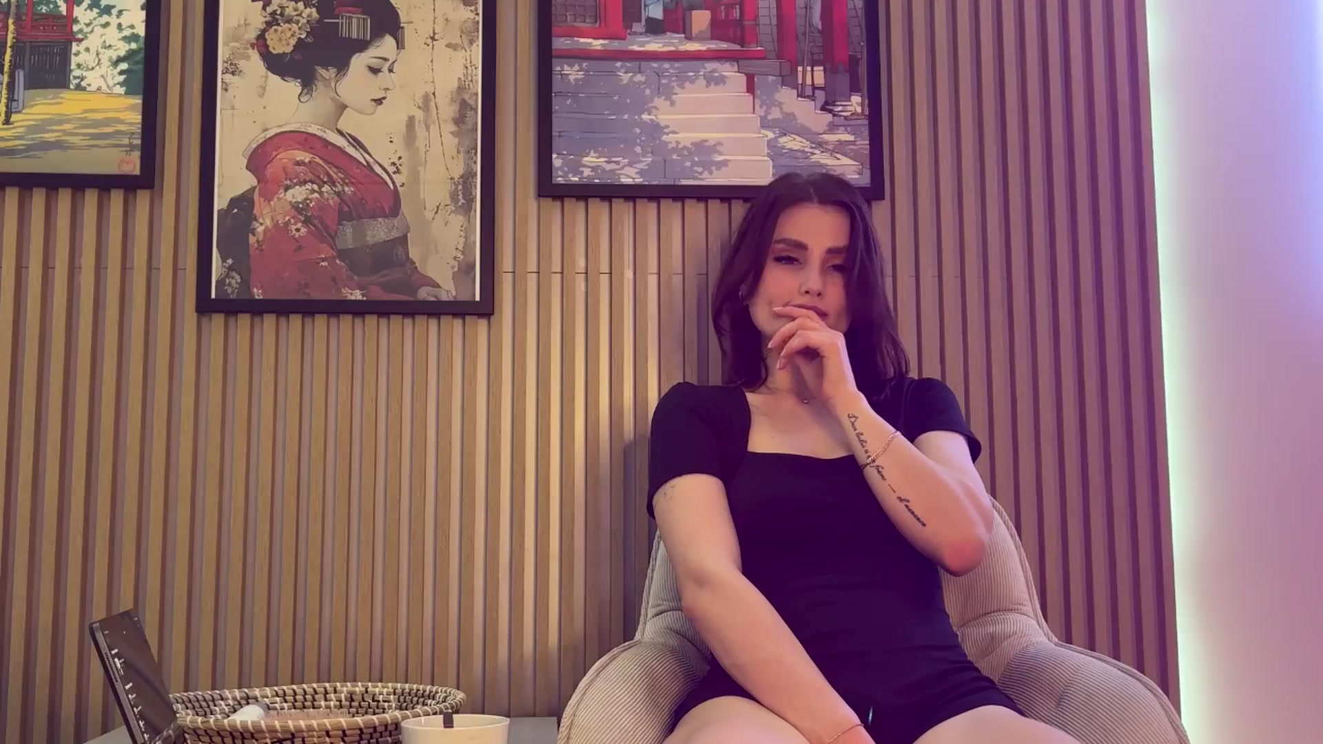 Gallery image thumbnail from Betty_xoxo's myfreecams stream on, 03/27/2025, 14:17 image 9 of 20