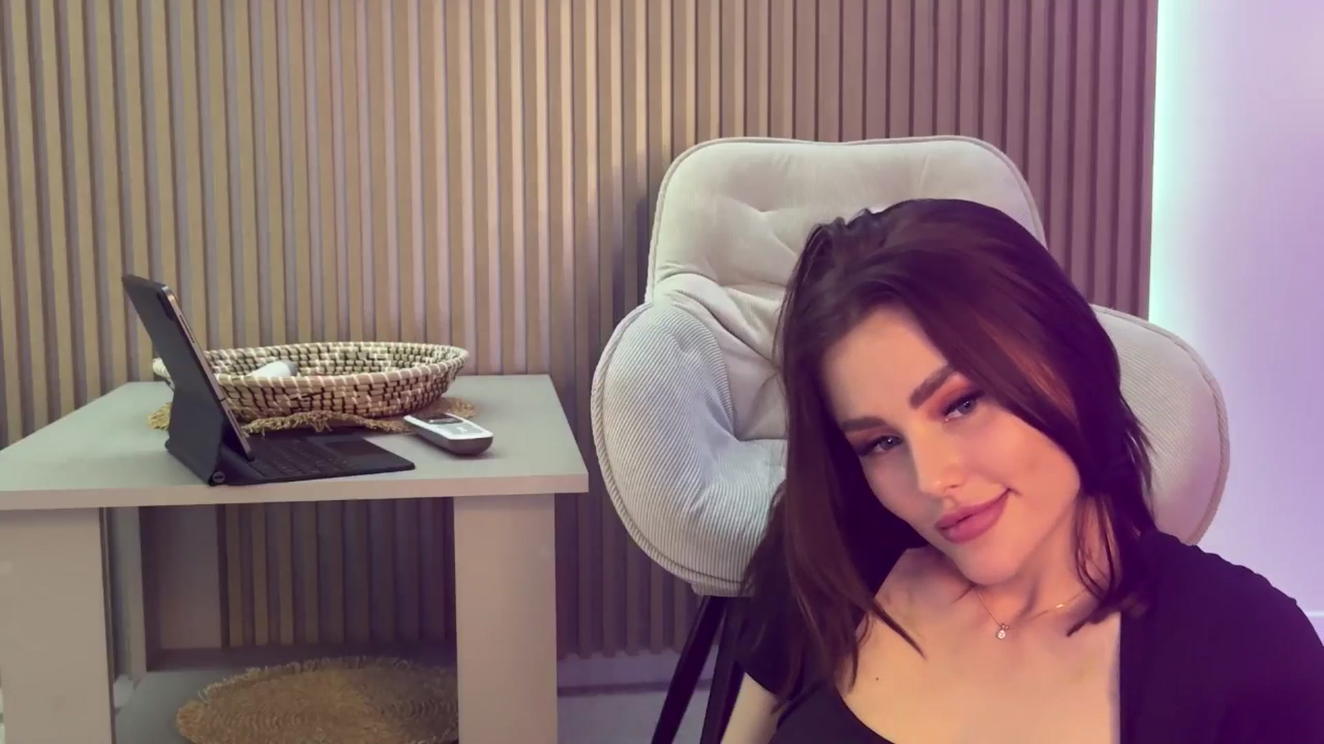 Gallery image thumbnail from Betty_xoxo's myfreecams stream on, 03/28/2025, 13:53 image 18 of 20