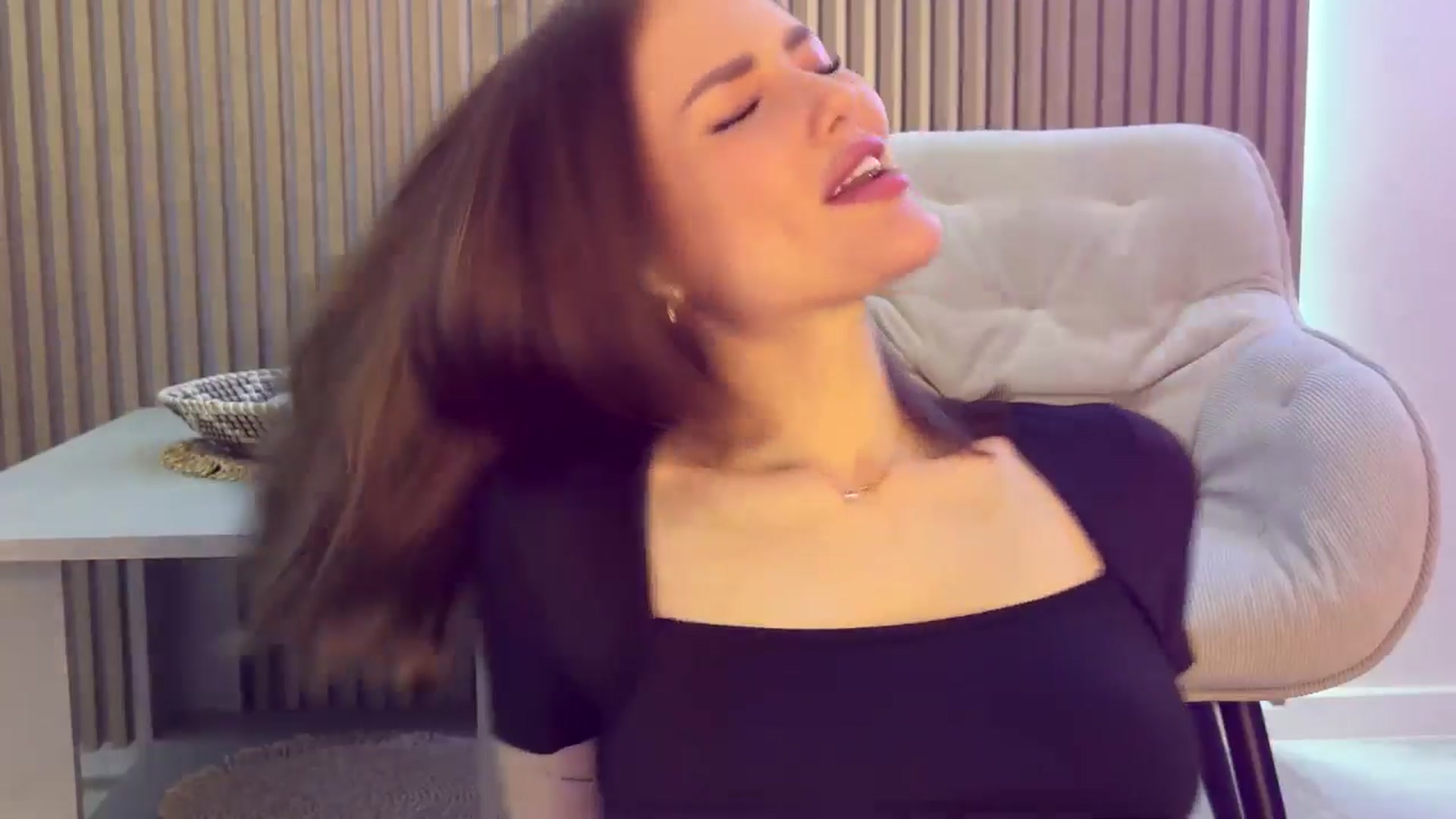 Gallery image thumbnail from Betty_xoxo's myfreecams stream on, 04/01/2025, 09:26 image 6 of 20