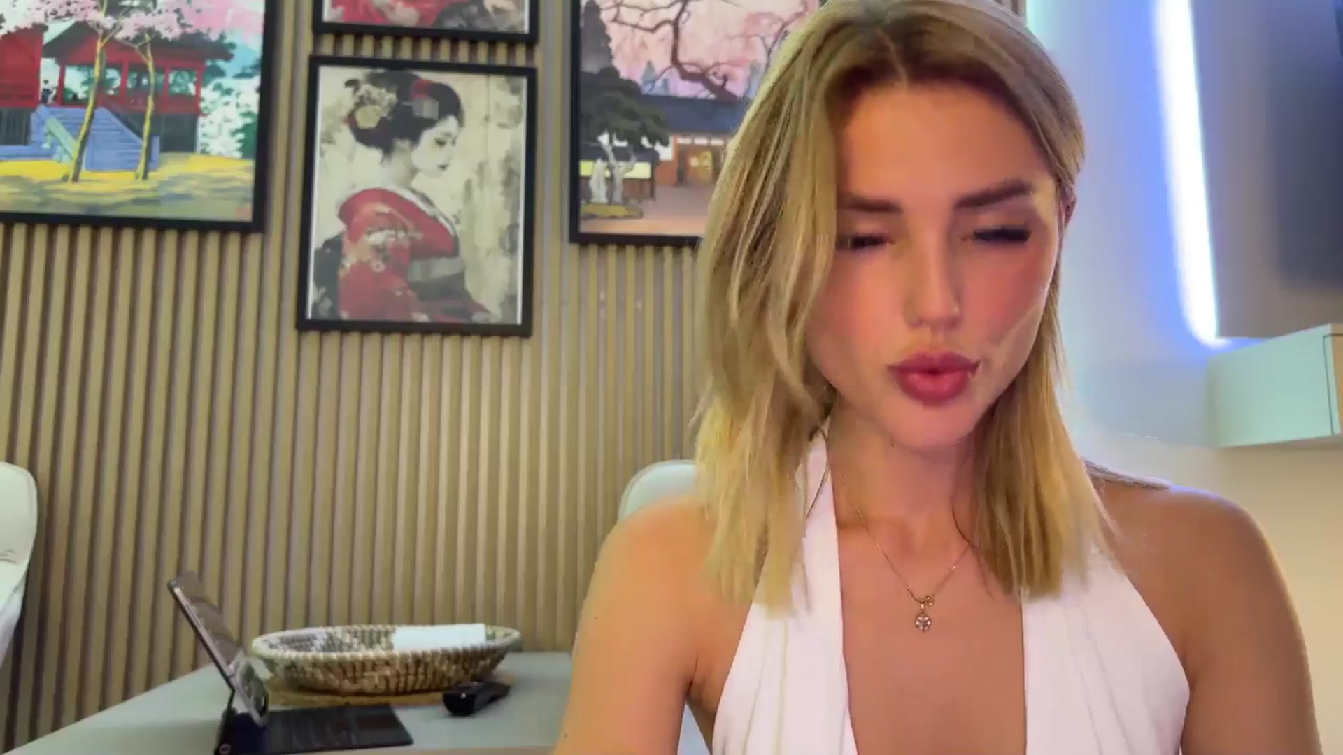 Gallery image thumbnail from Betty_xoxo's myfreecams stream on, 06/04/2025, 06:20 image 13 of 20