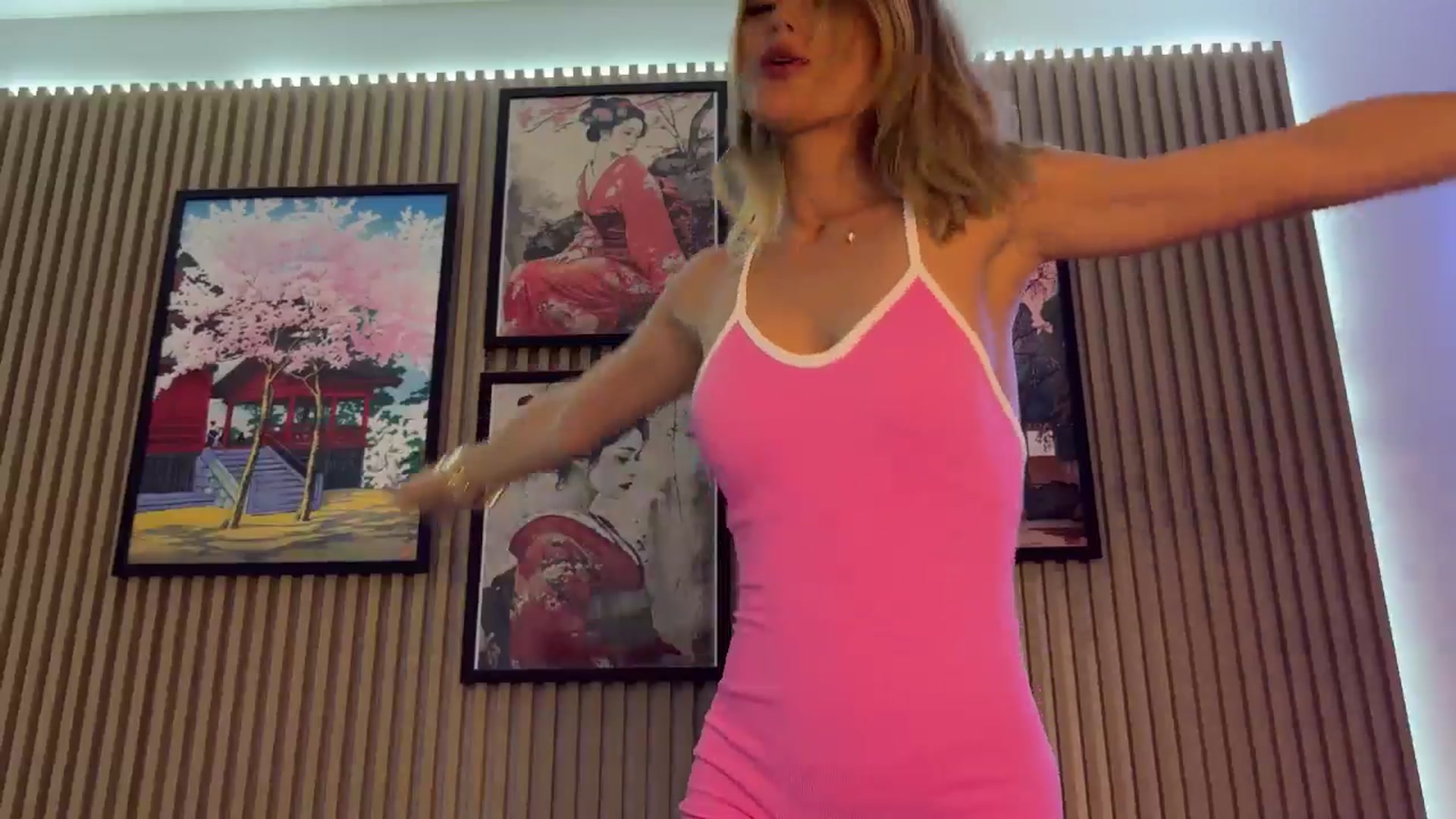 Gallery image thumbnail from Betty_xoxo's myfreecams stream on, 06/05/2025, 13:11 image 13 of 20