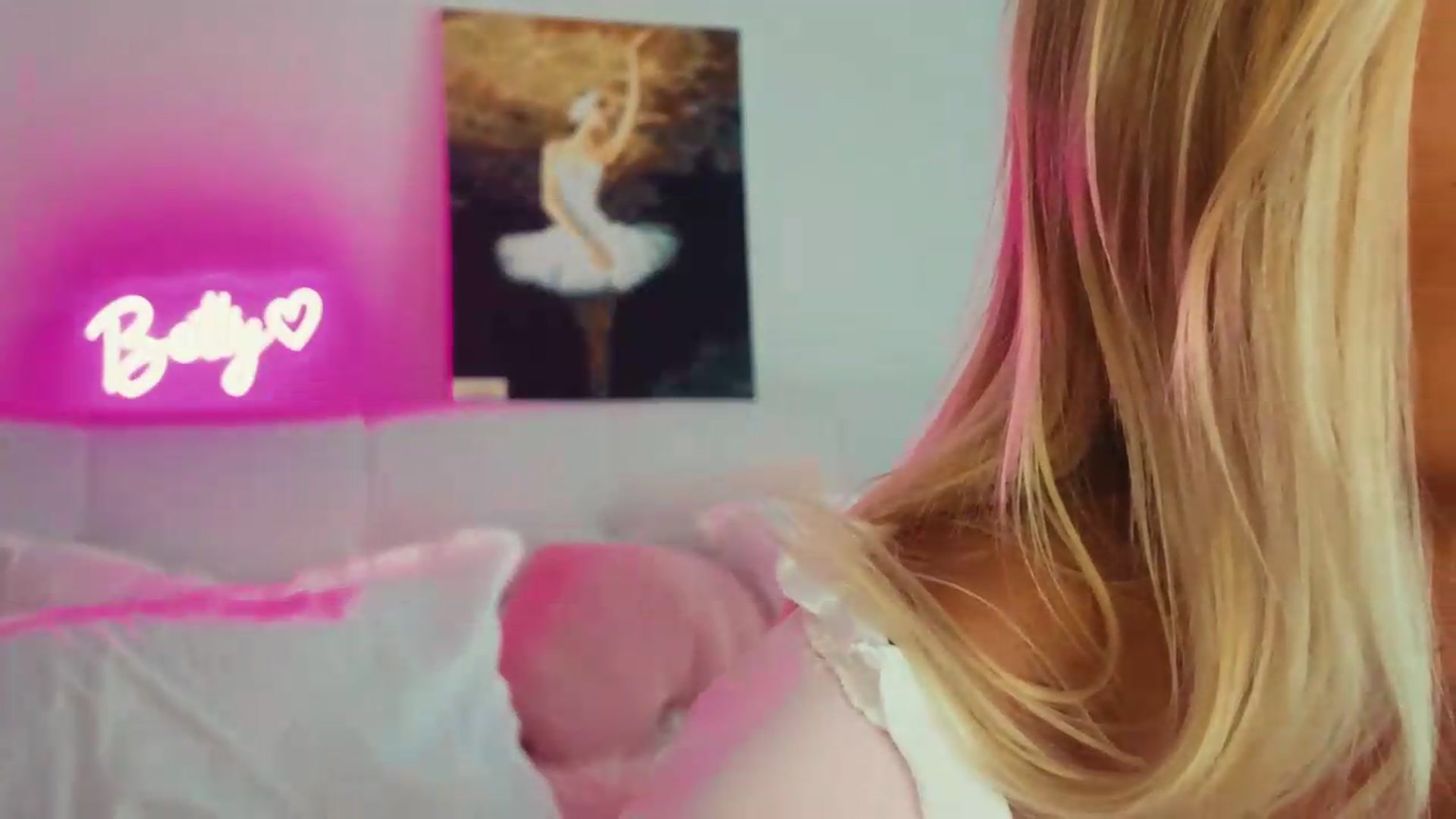 Gallery image thumbnail from Betty_xoxo's myfreecams stream on, 08/06/2026, 15:00 image 20 of 20