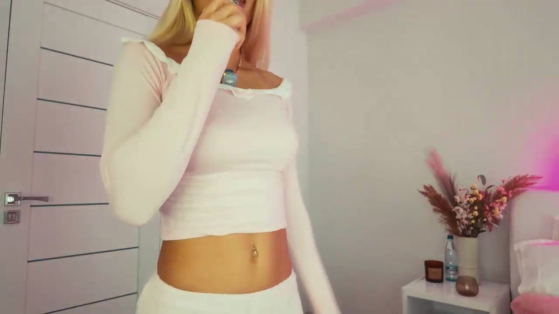 Gallery image thumbnail from Betty_xoxo's myfreecams stream on, 08/06/2026, 15:59 image 5 of 20