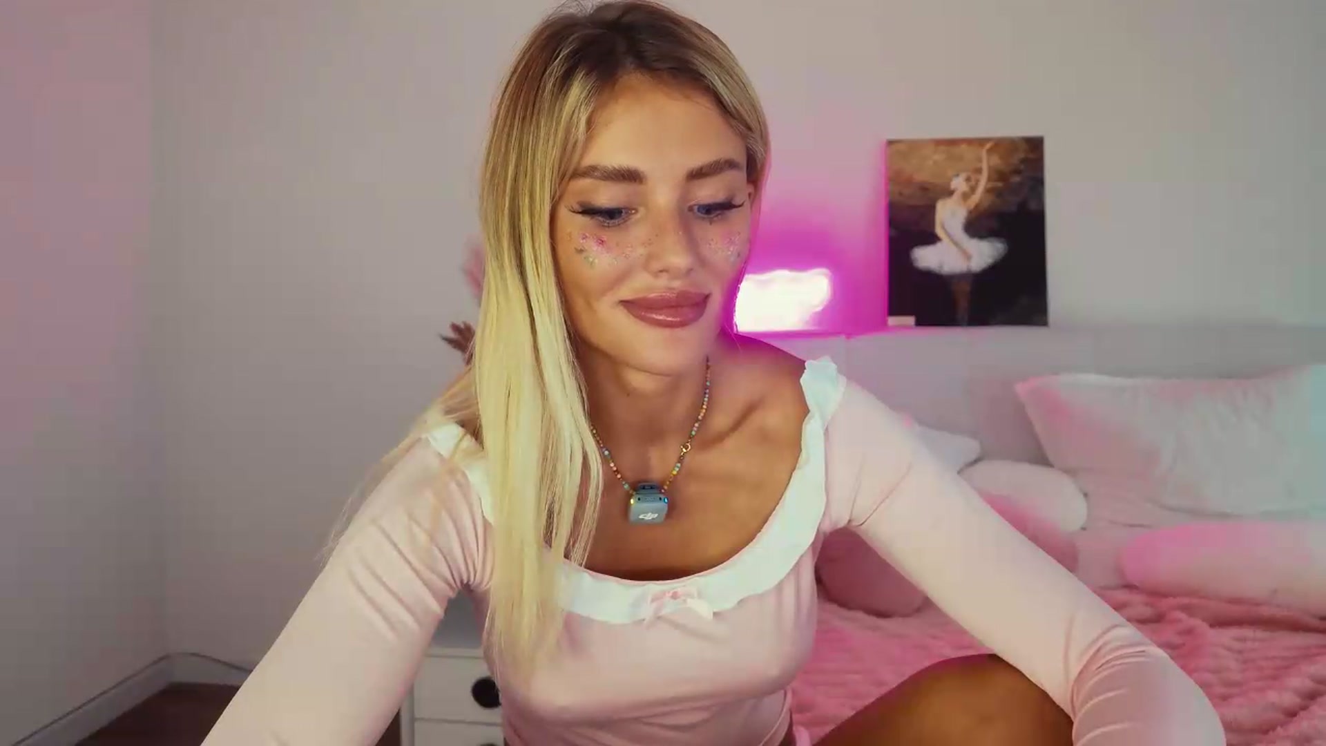Gallery image thumbnail from Betty_xoxo's myfreecams stream on, 08/06/2026, 15:59 image 13 of 20