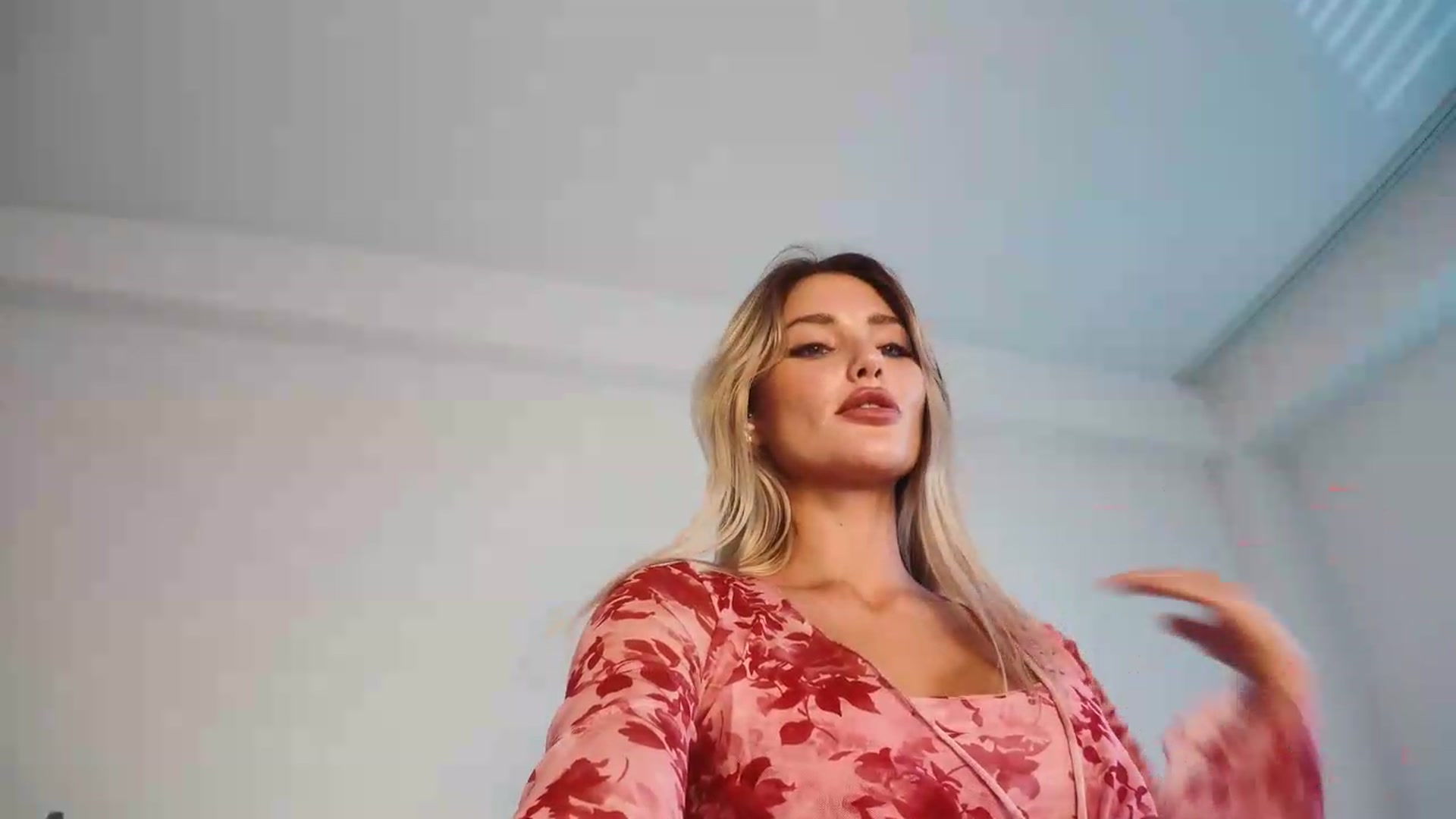 Gallery image thumbnail from Betty_xoxo's myfreecams stream on, 09/21/2026, 14:39 image 13 of 20