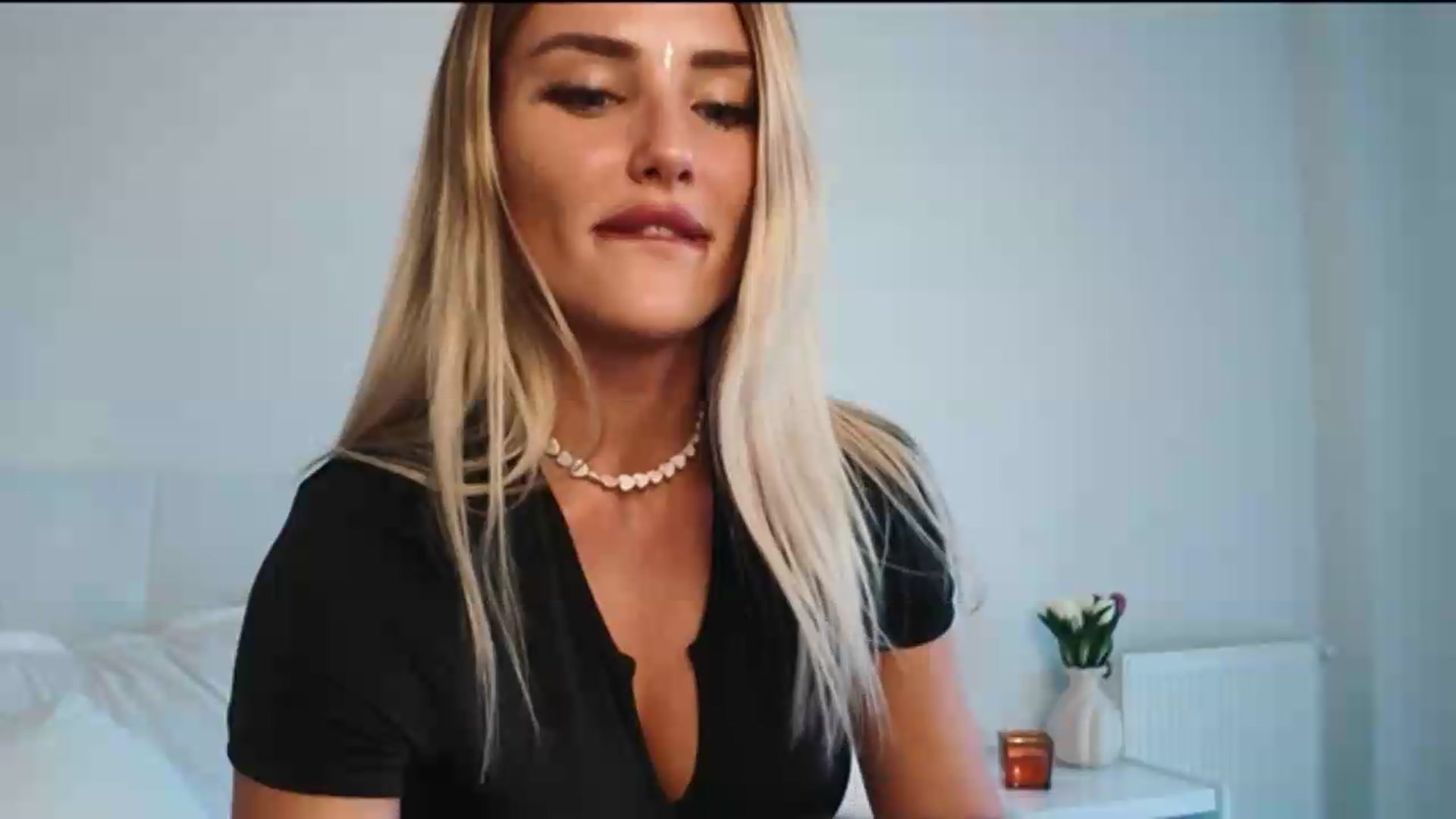 Gallery image thumbnail from Betty_xoxo's myfreecams stream on, 09/24/2026, 12:52 image 11 of 20