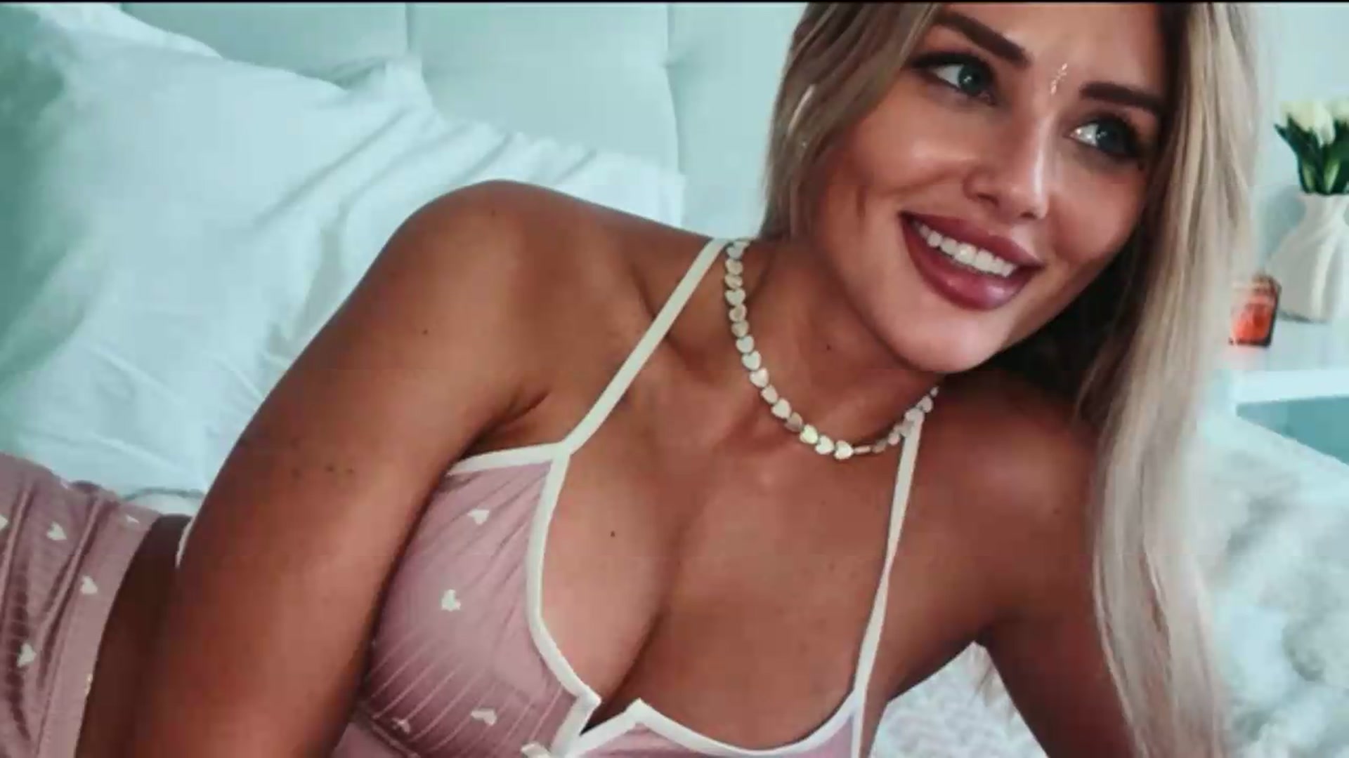 Gallery image thumbnail from Betty_xoxo's myfreecams stream on, 09/24/2026, 14:53 image 17 of 20