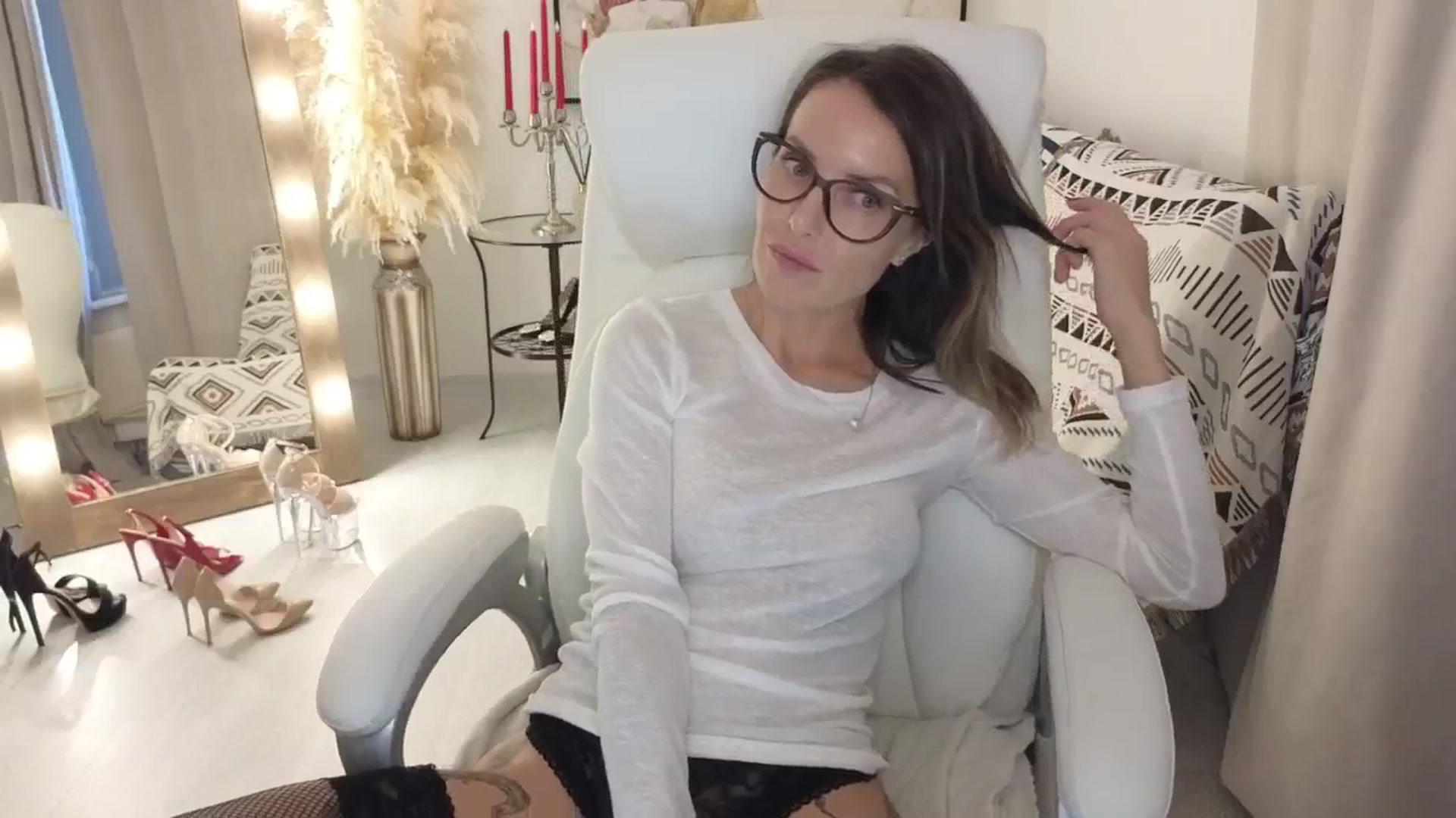 Gallery image thumbnail from Beylly's myfreecams stream on, 08/27/2024, 07:40 image 15 of 20