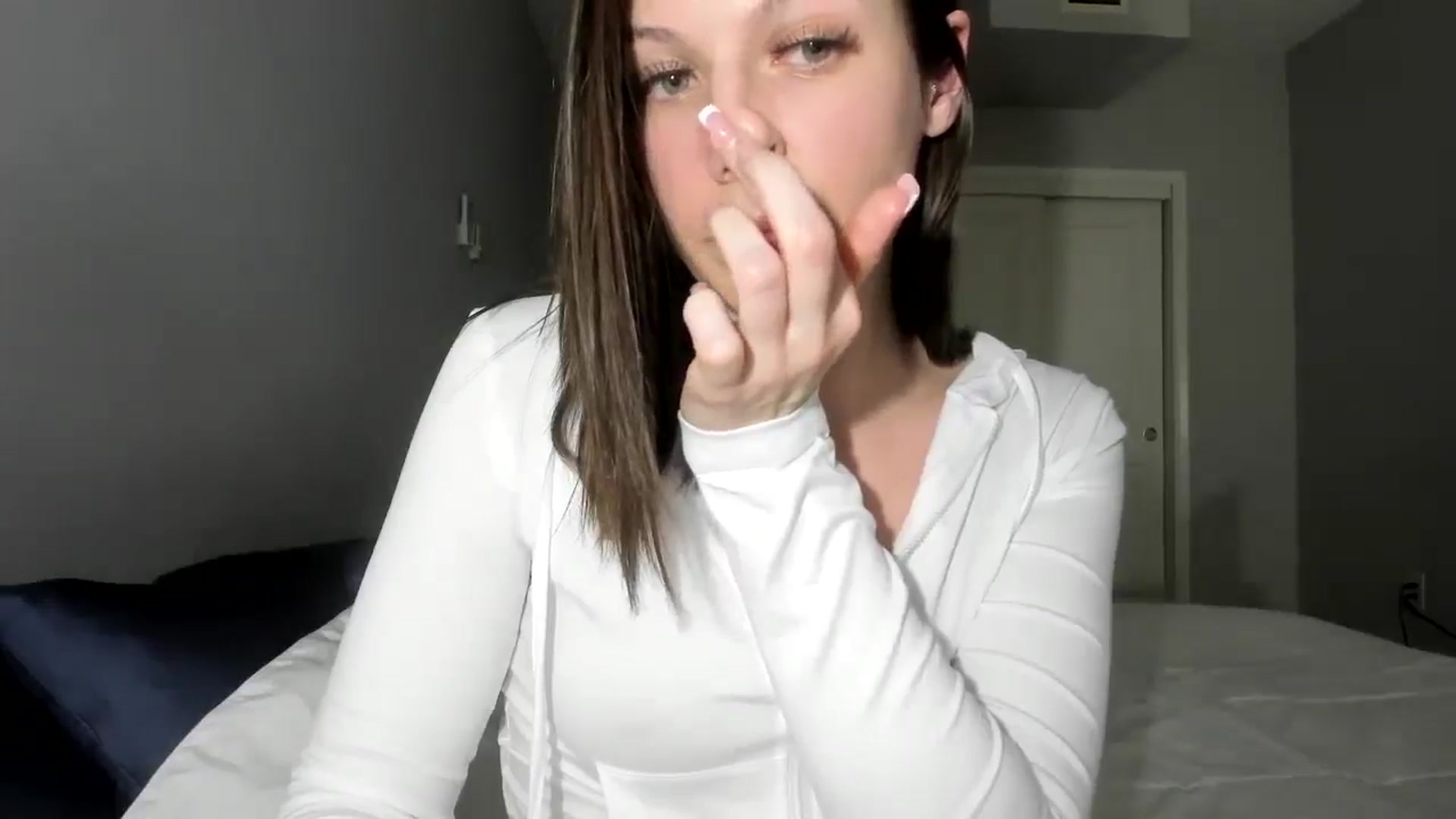 Gallery image thumbnail from Bharbiedoll's myfreecams stream on, 03/08/2026, 04:43 image 12 of 20