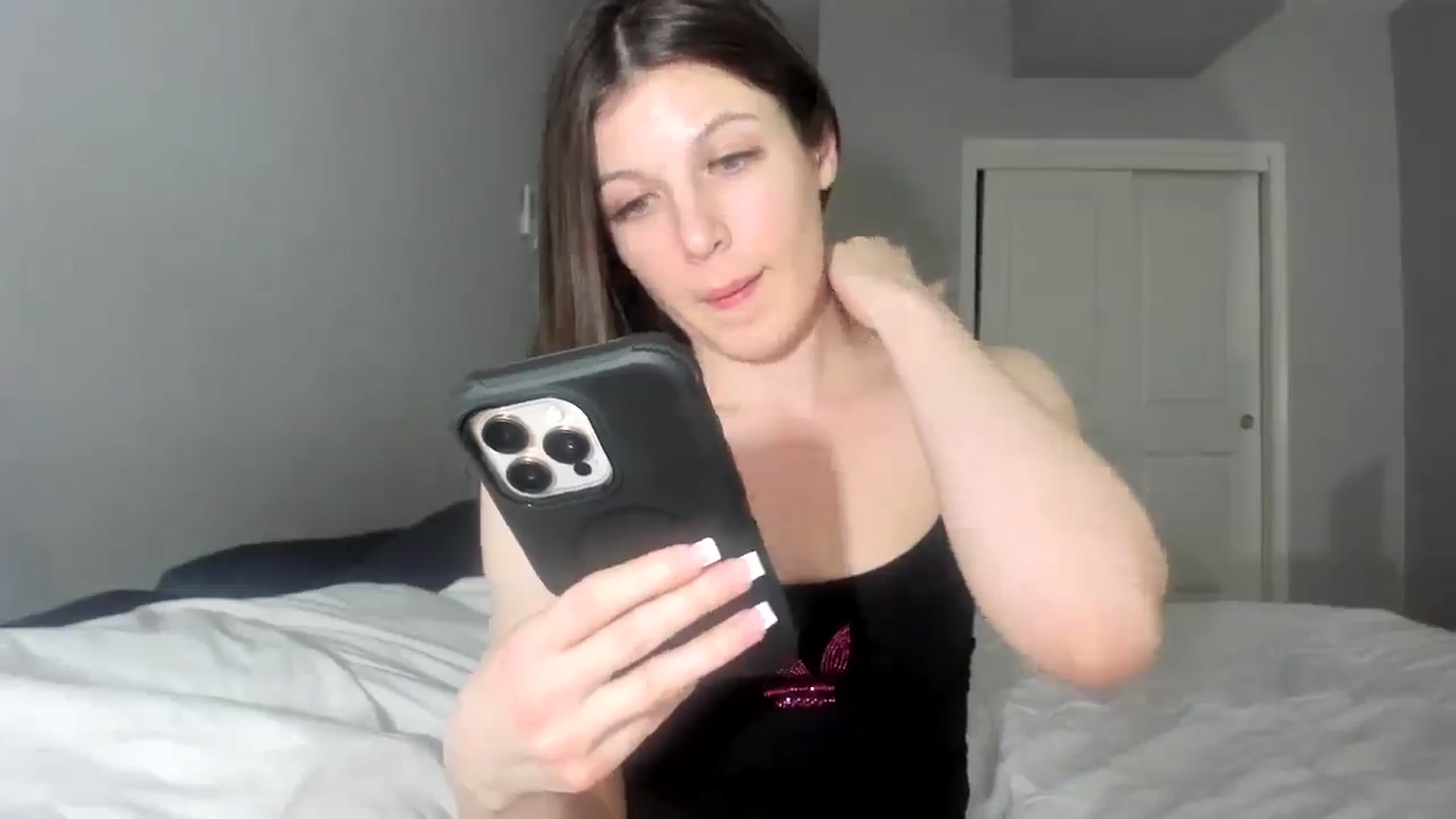 Gallery image thumbnail from Bharbiedoll's myfreecams stream on, 03/10/2026, 03:03 image 17 of 20