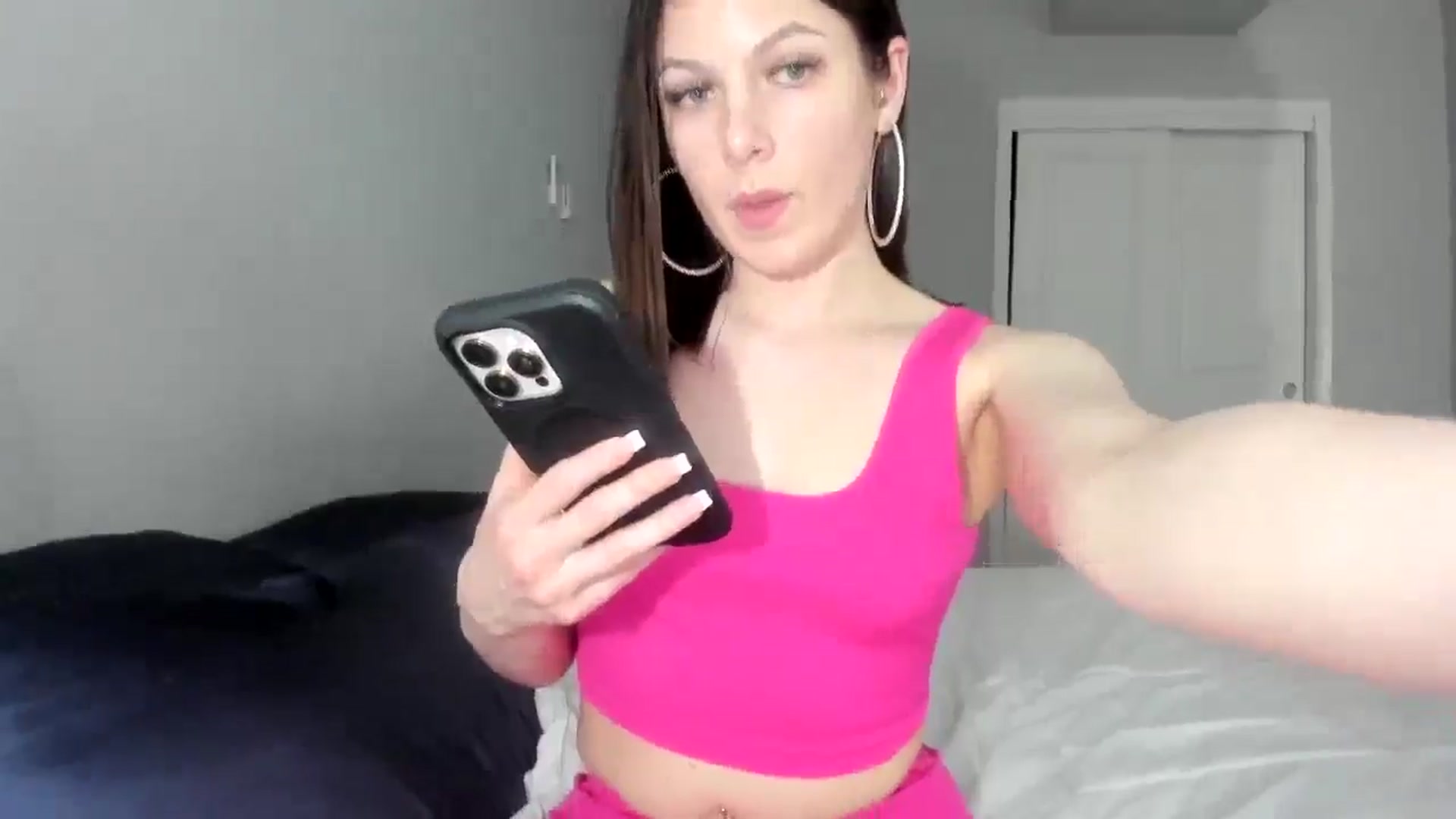 Gallery image thumbnail from Bharbiedoll's myfreecams stream on, 03/27/2026, 22:30 image 18 of 20