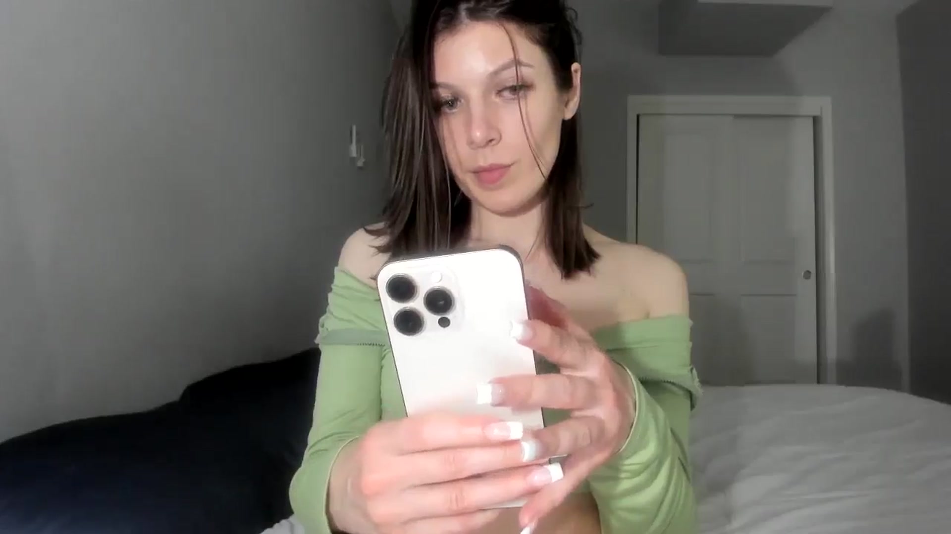 Gallery image thumbnail from Bharbiedoll's myfreecams stream on, 04/06/2026, 04:43 image 12 of 20
