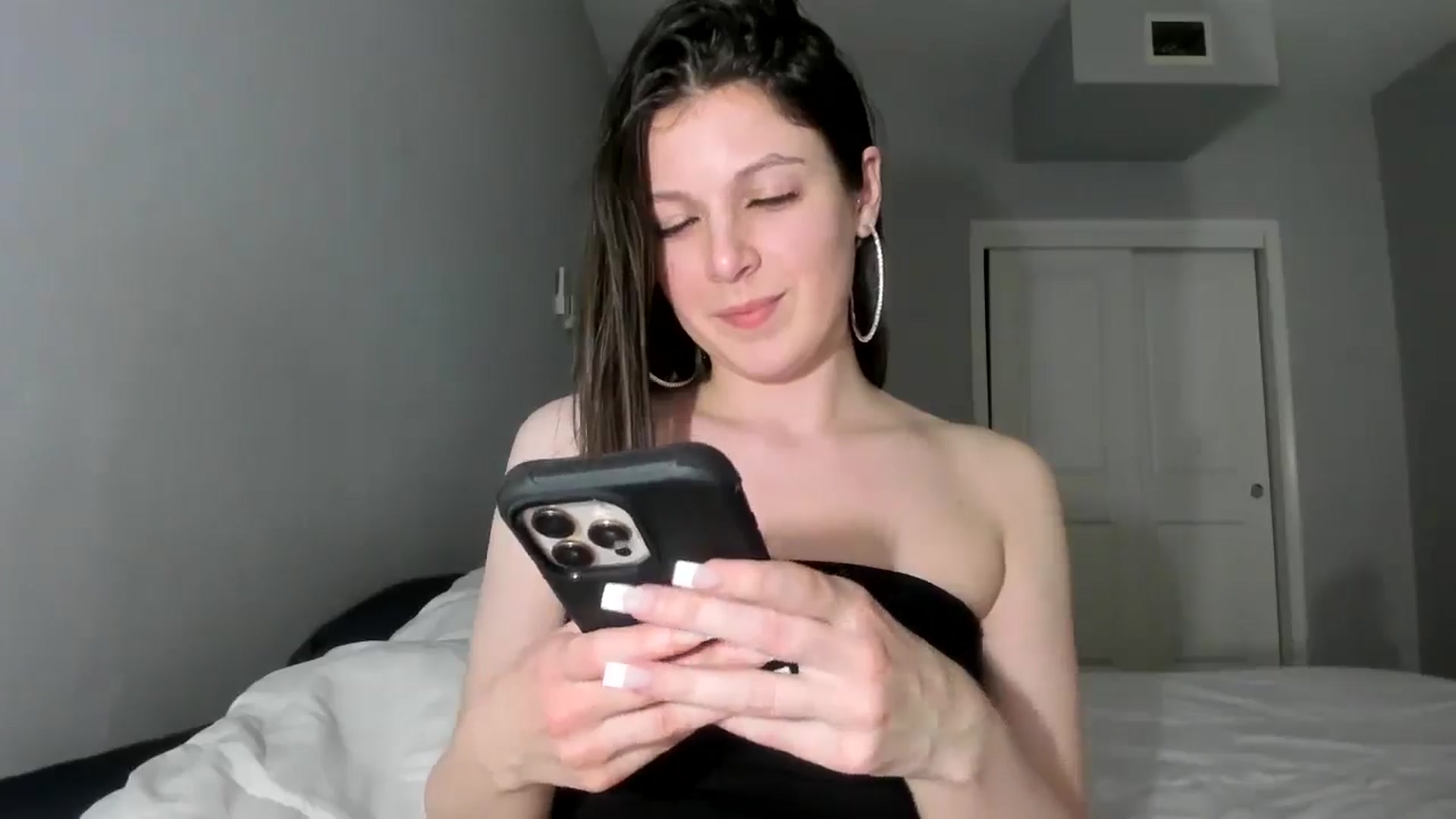 Gallery image thumbnail from Bharbiedoll's myfreecams stream on, 04/09/2026, 23:20 image 19 of 20