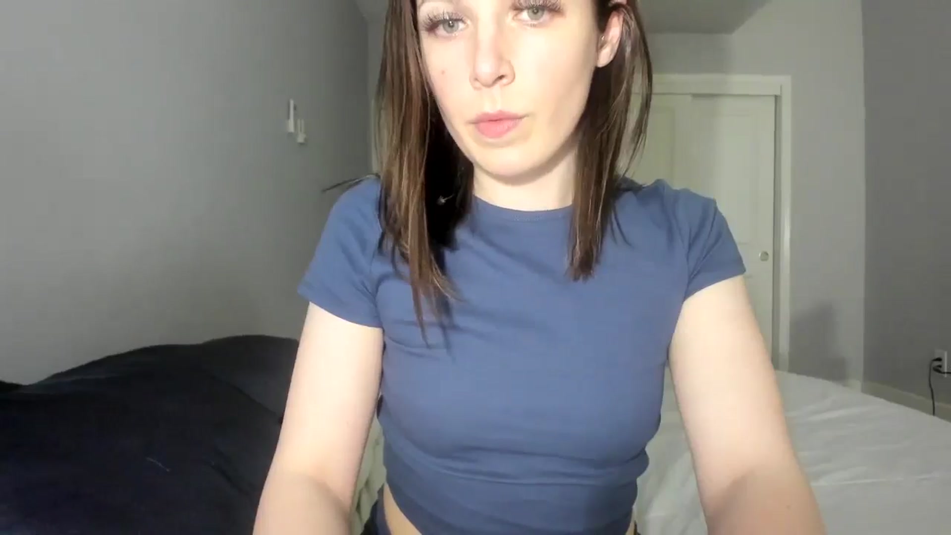 Gallery image thumbnail from Bharbiedoll's myfreecams stream on, 04/14/2026, 24:33 image 8 of 20