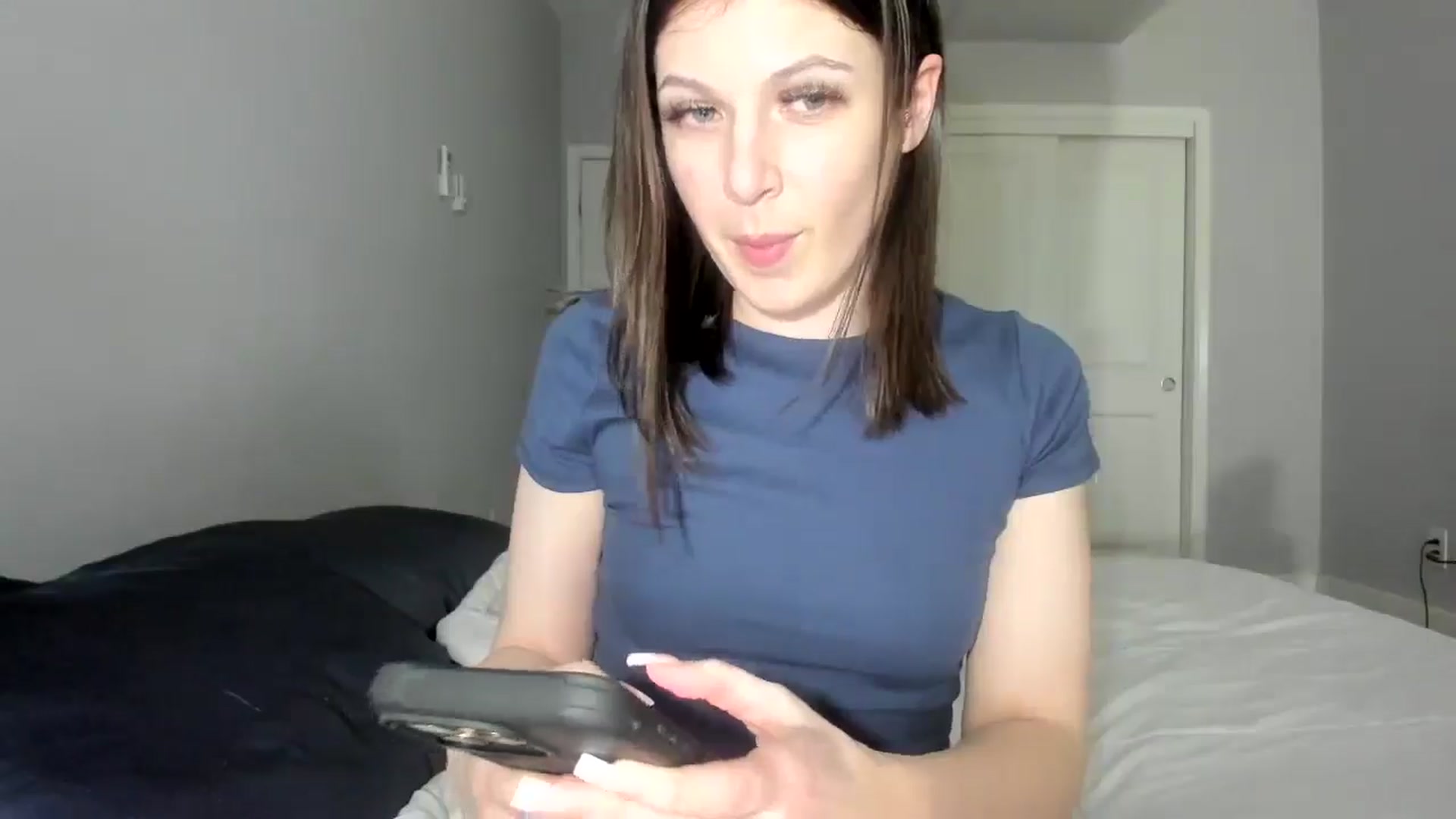 Gallery image thumbnail from Bharbiedoll's myfreecams stream on, 04/14/2026, 24:33 image 9 of 20
