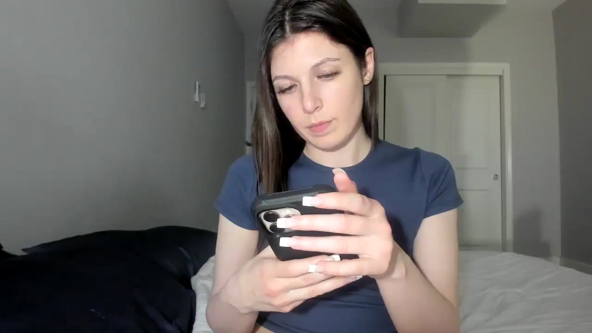 Gallery image thumbnail from Bharbiedoll's myfreecams stream on, 04/14/2026, 01:12 image 15 of 20