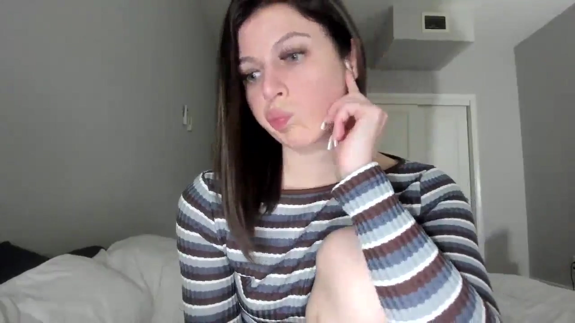 Gallery image thumbnail from Bharbiedoll's myfreecams stream on, 04/21/2026, 02:14 image 14 of 20