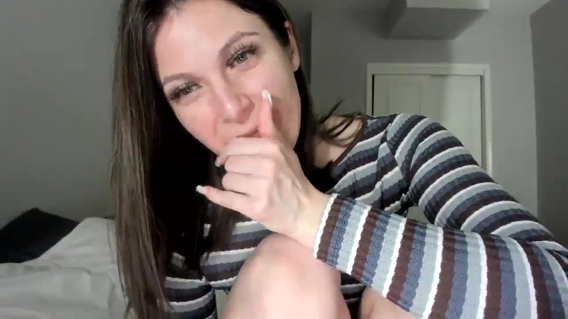 Gallery image thumbnail from Bharbiedoll's myfreecams stream on, 04/21/2026, 02:14 image 5 of 20