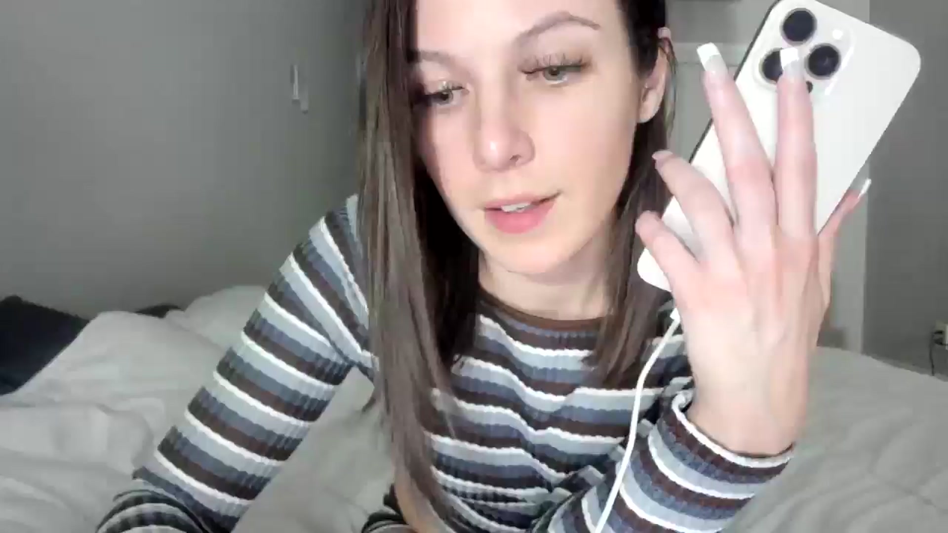 Gallery image thumbnail from Bharbiedoll's myfreecams stream on, 04/21/2026, 02:14 image 4 of 20
