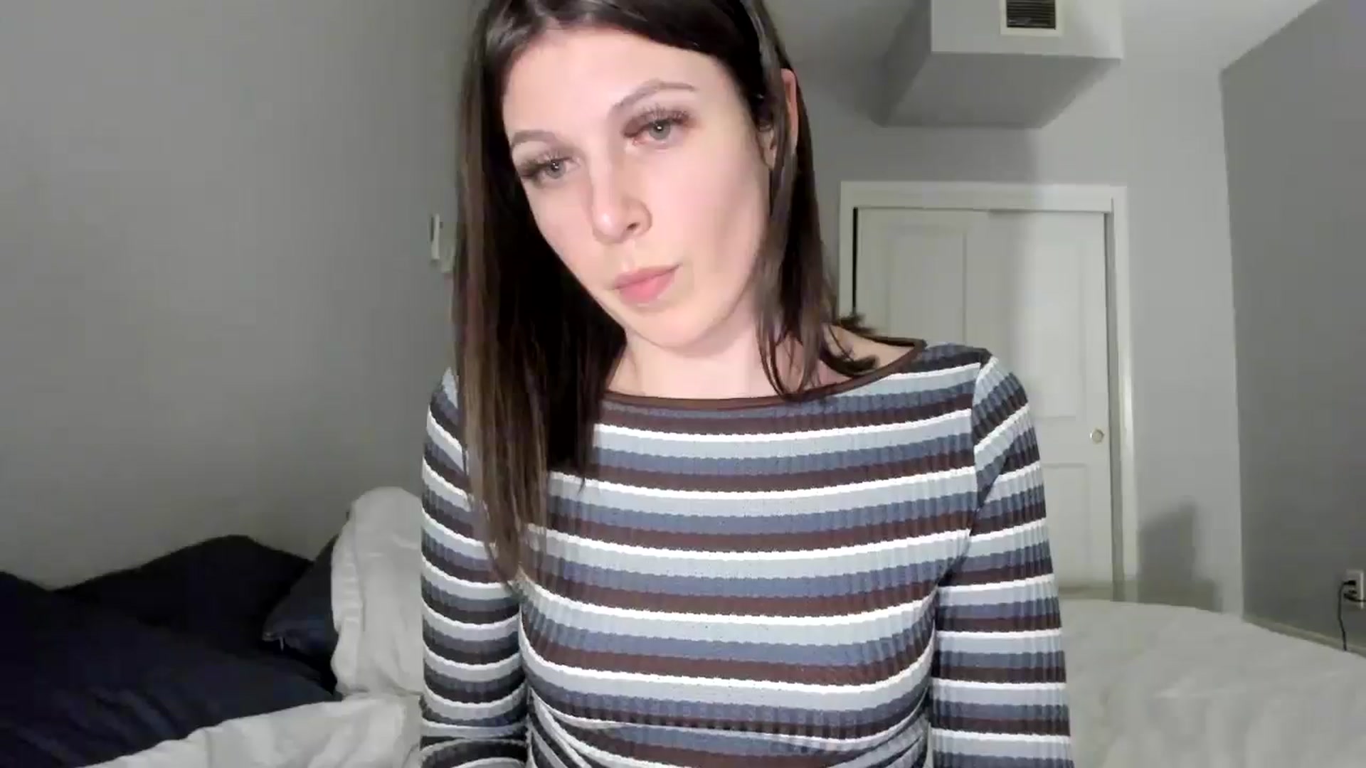 Gallery image thumbnail from Bharbiedoll's myfreecams stream on, 04/21/2026, 04:56 image 4 of 20