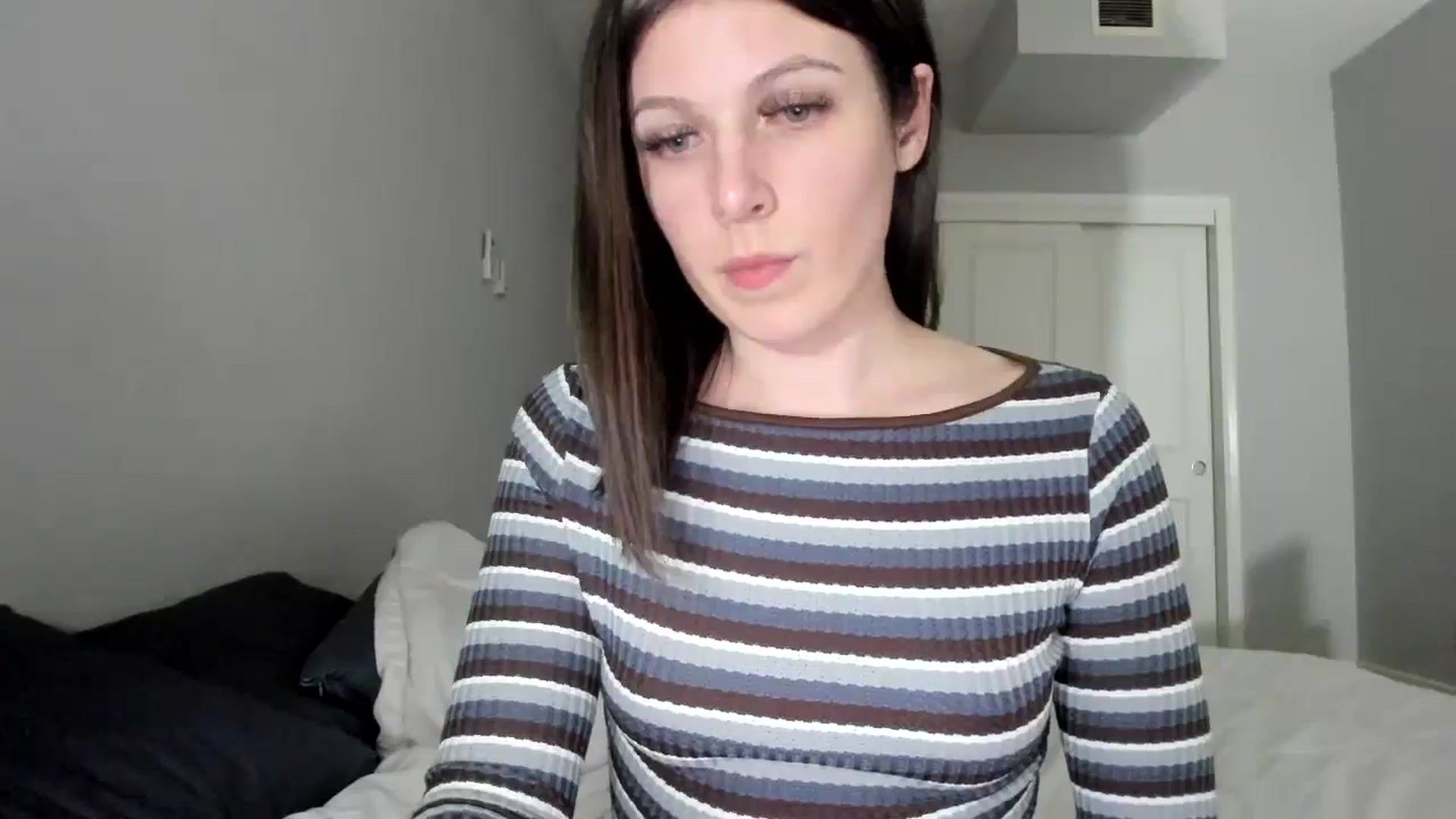 Gallery image thumbnail from Bharbiedoll's myfreecams stream on, 04/21/2026, 04:56 image 5 of 20