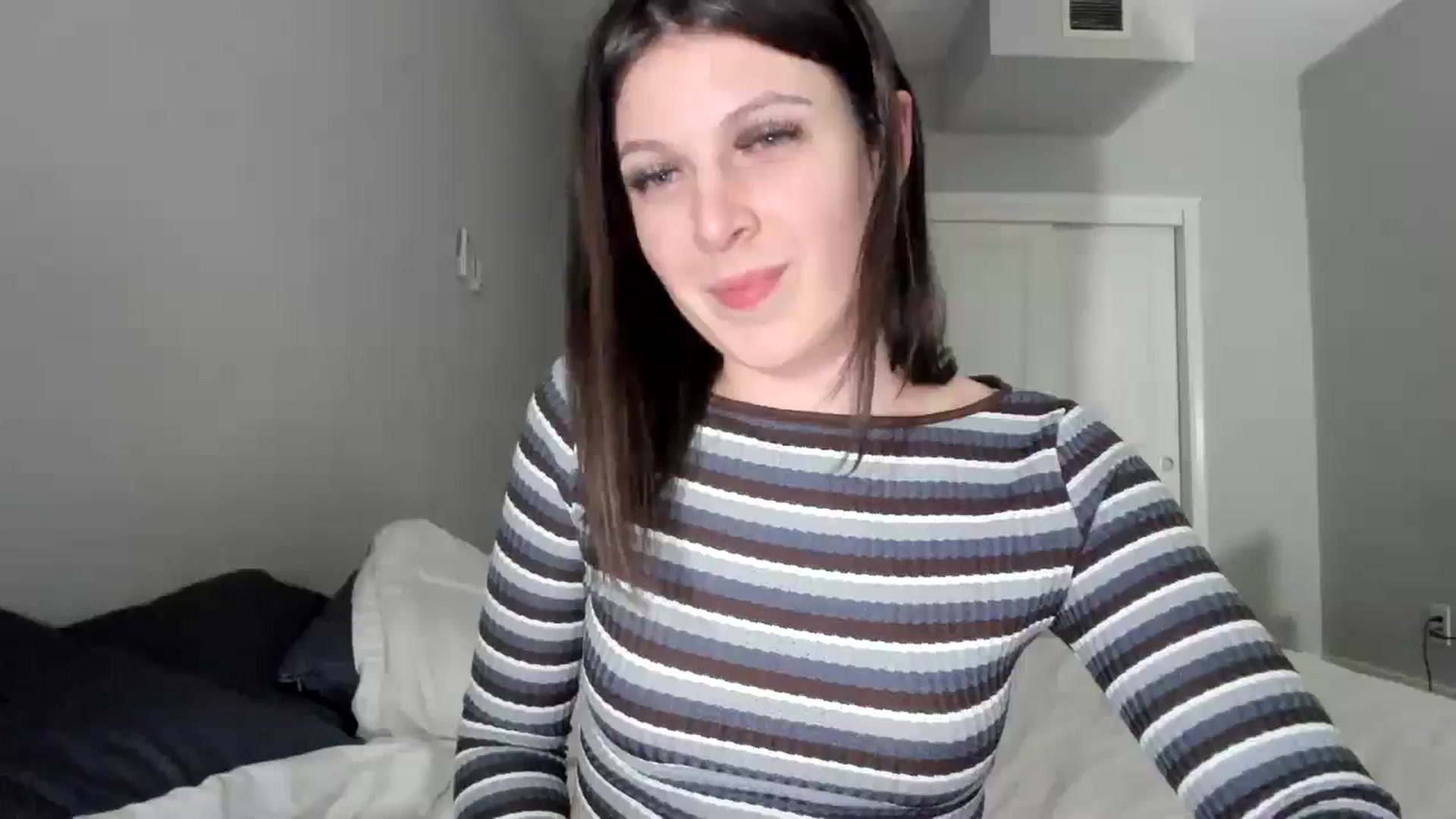 Gallery image thumbnail from Bharbiedoll's myfreecams stream on, 04/21/2026, 04:56 image 3 of 20
