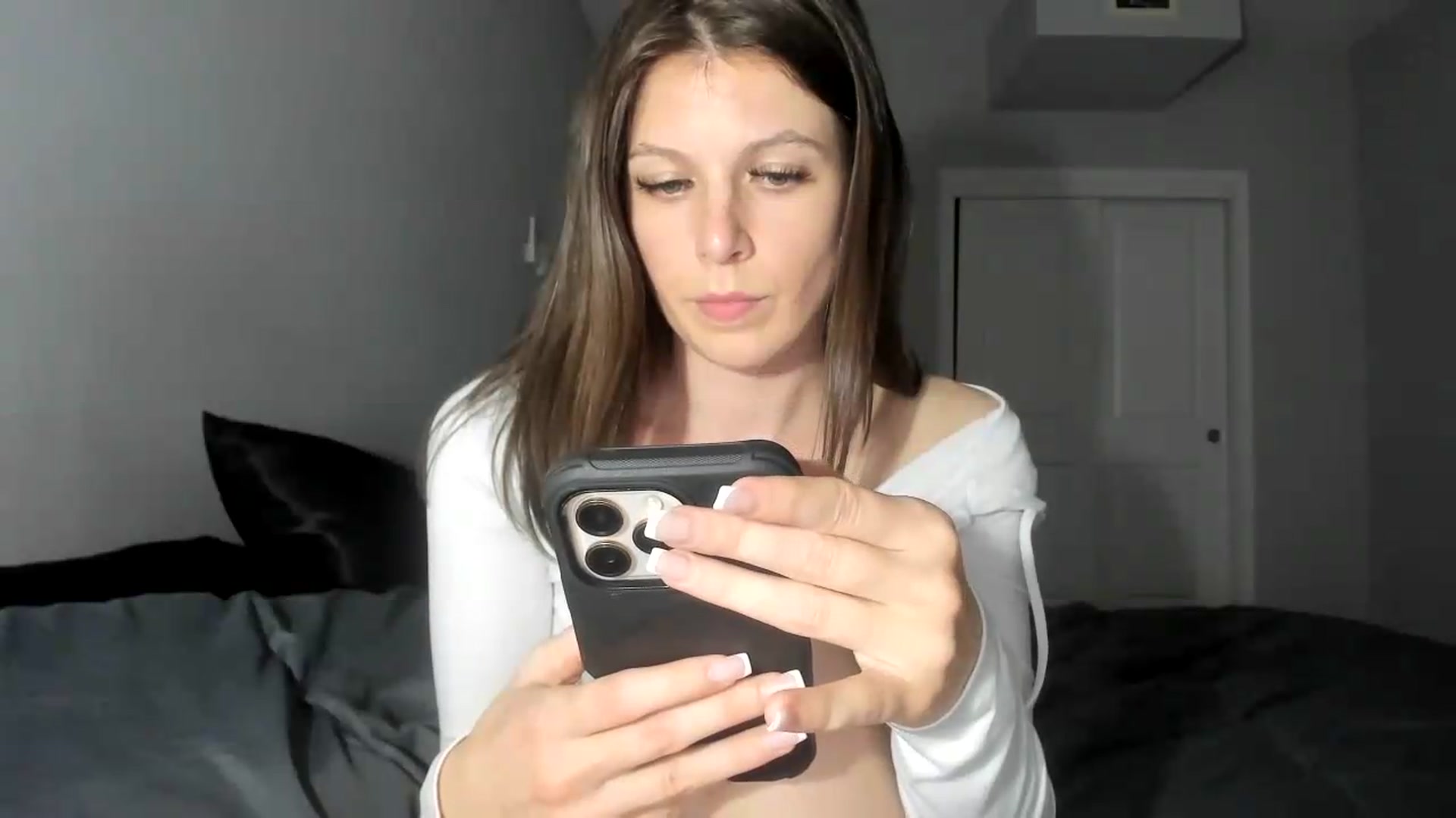 Gallery image thumbnail from Bharbiedoll's myfreecams stream on, 07/16/2026, 24:01 image 16 of 20
