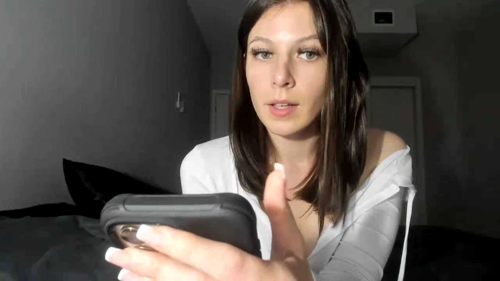 Gallery image thumbnail from Bharbiedoll's myfreecams stream on, 07/16/2026, 24:01 image 11 of 20