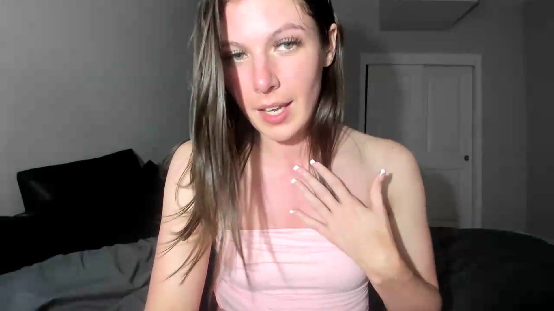 Gallery image thumbnail from Bharbiedoll's myfreecams stream on, 08/27/2026, 03:44 image 12 of 20
