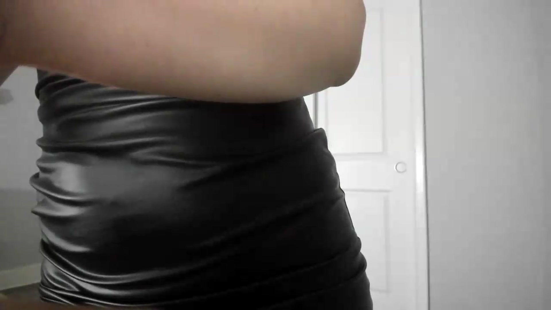 Gallery image thumbnail from Bharbiedoll's myfreecams stream on, 08/31/2026, 01:59 image 10 of 20
