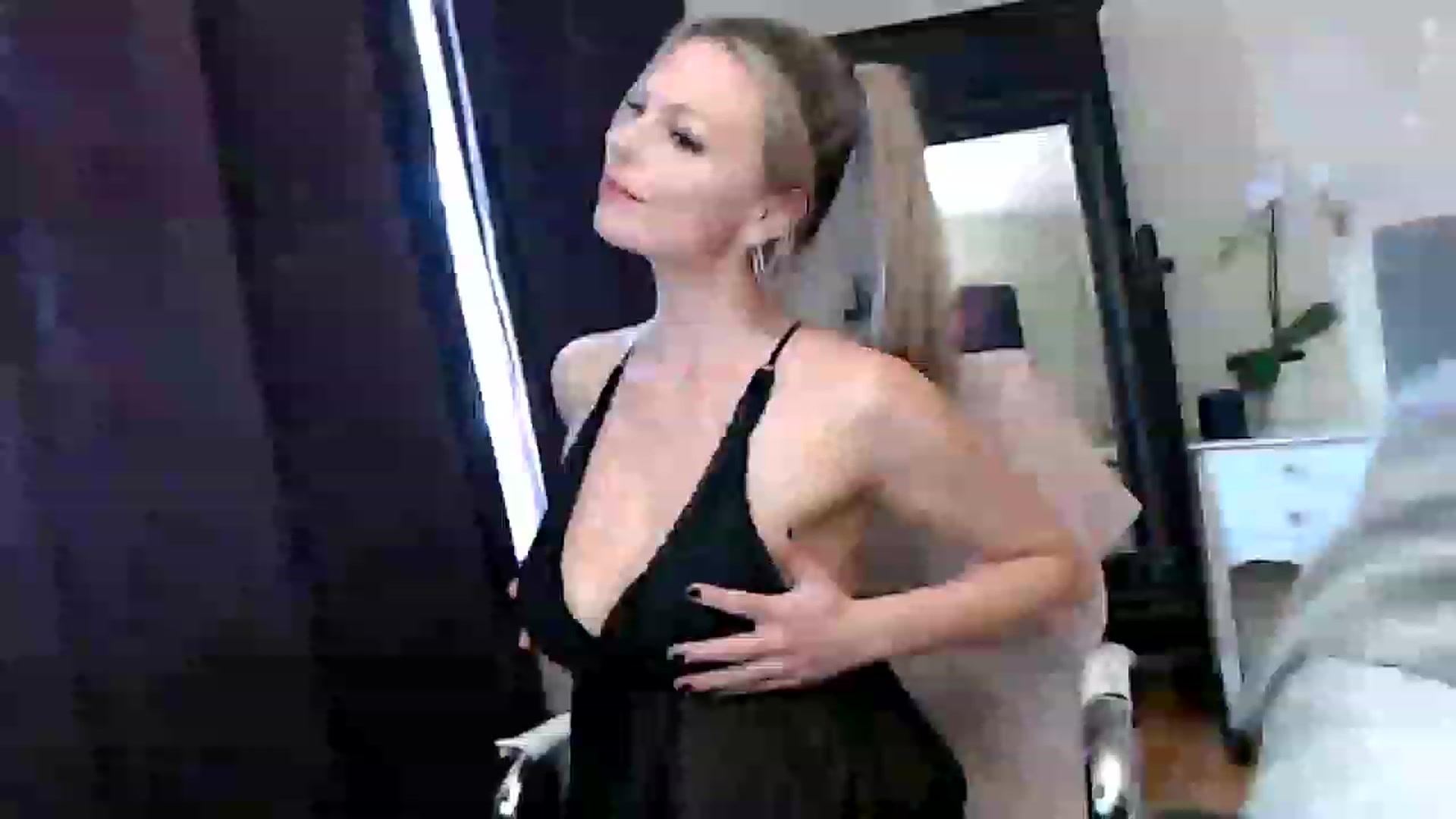 Gallery image thumbnail from BiancaBloom's myfreecams stream on, 11/24/2022, 19:29 image 19 of 20