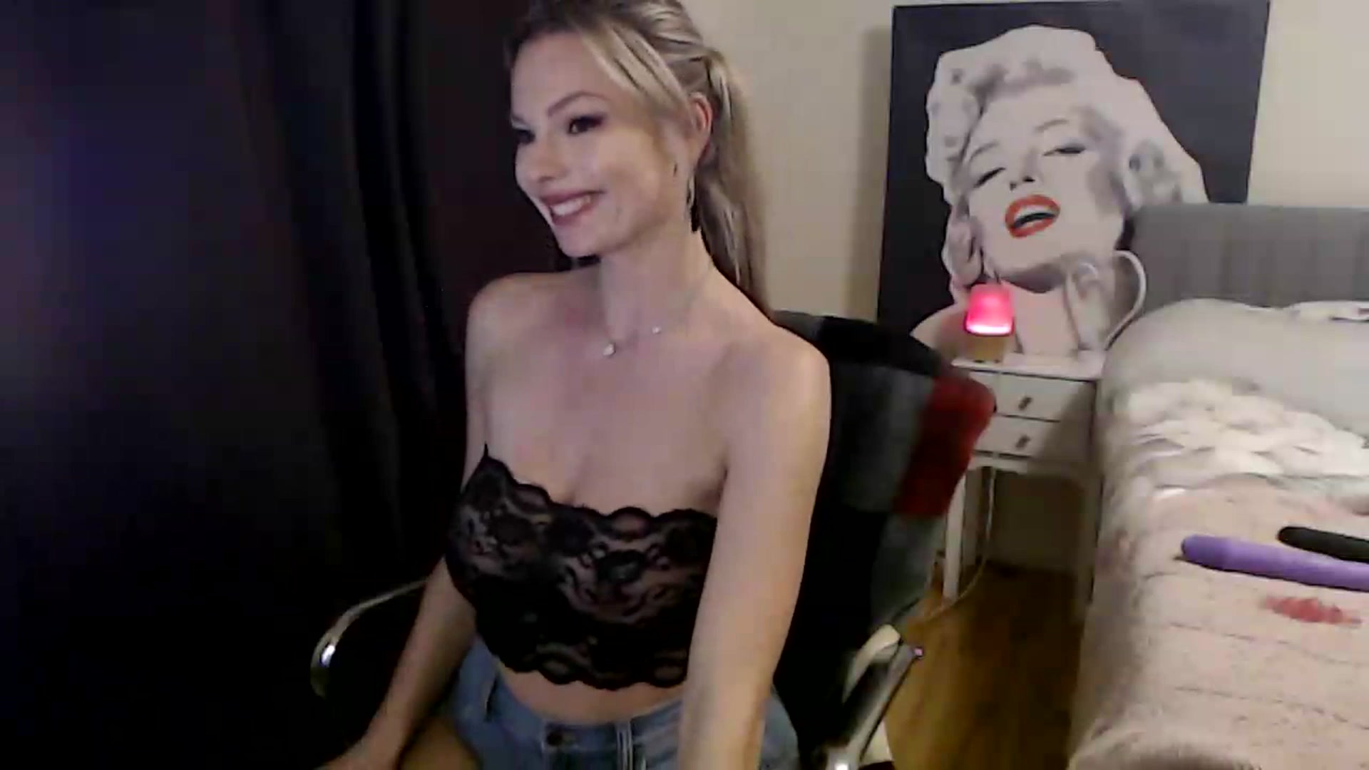 Gallery image thumbnail from BiancaBloom's myfreecams stream on, 02/13/2023, 24:32 image 6 of 20