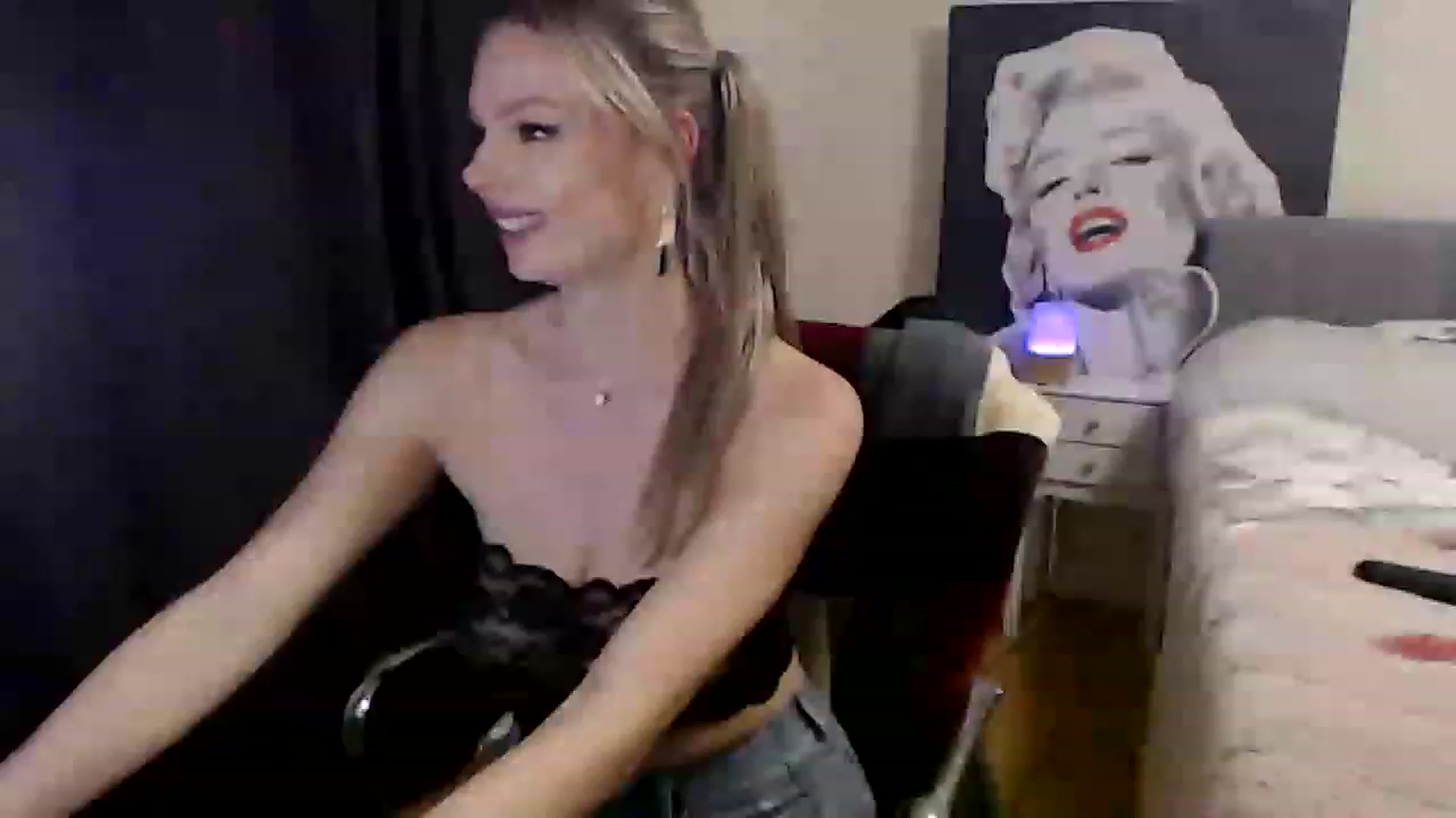 Gallery image thumbnail from BiancaBloom's myfreecams stream on, 02/13/2023, 02:30 image 8 of 20