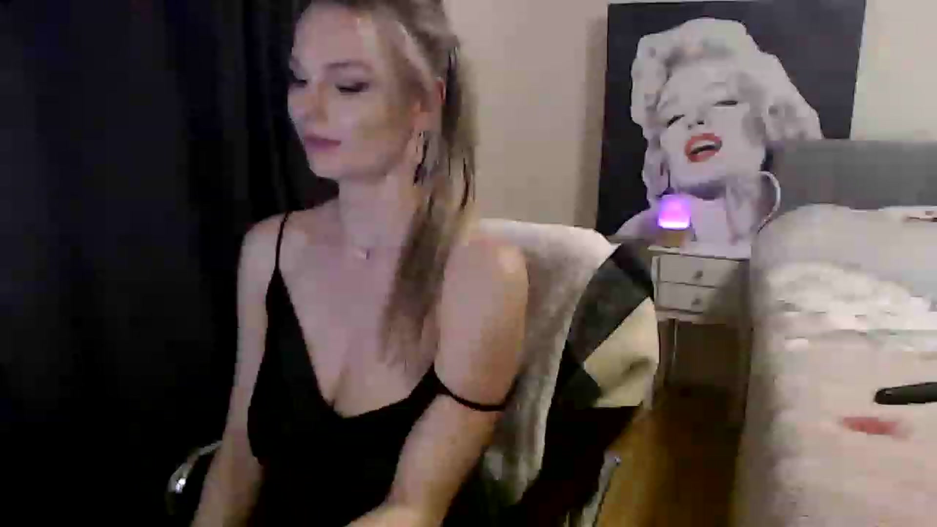Gallery image thumbnail from BiancaBloom's myfreecams stream on, 02/13/2023, 04:21 image 16 of 20