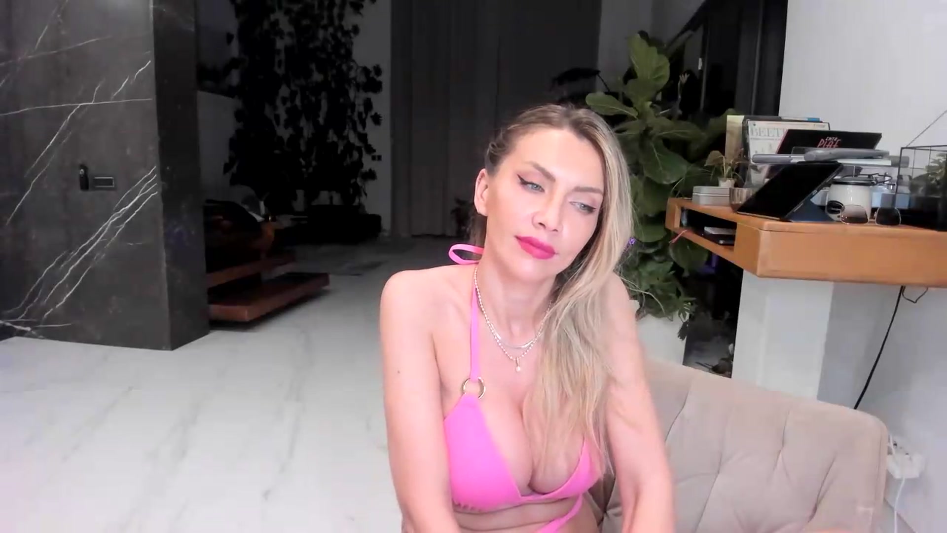Gallery image thumbnail from BibiMadHatter's myfreecams stream on, 05/31/2026, 24:25 image 15 of 20