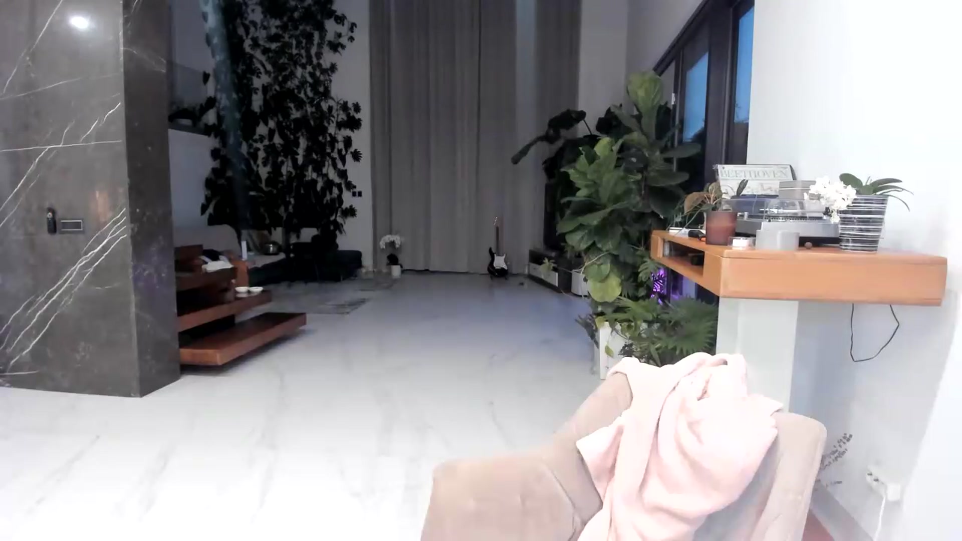 Gallery image thumbnail from BibiSapDealer's myfreecams stream on, 07/31/2026, 02:35 image 17 of 20
